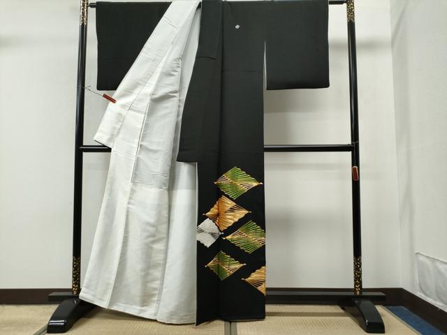 平和屋着物■豪華黒留袖　総駒刺繍　扇面文　正絹　逸品　CAAM9268yc
