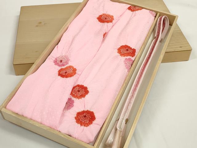 ■■■　商品詳細　■■■ 【サイズ】 長さ　160cm程（房含む） 【未使用】 状態は特に目立ったシミ汚れなどもなく大変良い状態です。 大変上質な逸品になります。 お安く出品致しますので、是非この機会にいかがでしょうか？ ■■■　注意事項　■■■ ■モニター発色の具合により色合いが異なる場合がございます。 ■寸法は多少の誤差が生じる場合がございますのでご了承ください。 ■縫込みの長さが左右非対称の場合は短い部分を記載しております。 左右非対称であってもご返品・お値引き等の保証は出来かねますので、ご了承の上ご購入をお願い致します。 ■シミ等のチェックには注意を払っておりますが、見落としがある場合もございますし、個人の見解も様々ですので神経質な方のご購入はお控えください。 ■箪笥に入っておりました着物や帯なので畳みシワや匂いがあるものもございます。 ■お休みは基本的に土日祝となりますが、その他臨時でお休みする場合がございますのでご了承ください。 ■商品の発送は平日のみの発送となります。 ■夜間と土曜、日曜日はお問い合わせの回答が遅れる場合がございます。 ■当店では、お直し、紋入れ、お手入れ等は承っておりません。 ■生地の状態（ヤケ、経年劣化等）によってはサイズ直しが出来ない場合がございます。 その点もどうかご了承のうえ、ご購入をお願いいたします。 ■弊社で取り扱う商品は一点ものにつき、時期や在庫状況に応じて金額が変更となる場合がございます。 ■検針は行っておりません。予めご了承いただきますようお願いいたします。 ■【洗える着物】と記載のある商品におきましては、商品お届け後に洗濯を行ってしまってからのご返品にはご対応しかねます。 念の為、専門店でのお手入れをお願いいたします。 ■着物のサイズ目安は下記を参考ください↓ ＜女性着物＞　お端折り次第で＋5cm　−1cmが着用可能サイズ 　例）身丈170cmの場合、身長160cm〜175cm ＜男性着物＞　身丈＋約25cm〜27cm程が適応身長 　例）身丈155cmの場合、身長180〜182cm