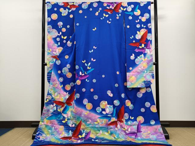 ■■■　サイズ　■■■ 身丈 182cm（肩から） 裄丈 64cm 袖丈 107cm　縫込み 4cm 袖幅 32cm 前幅 24.5cm 後幅 30cm 着物縫いこみ 内揚げ 0cm 裄 お袖側 約0.5cm　身頃側 約1cm ■■■　商品詳細　■■■ 【正絹・比翼仕立て】 状態は接写画像のように胴裏に点穴がございますが その他表地は特に目立ったシミ汚れなどもなく大変良い状態です。 大変上質な逸品になります。 お安く出品致しますので、是非この機会にいかがでしょうか？ ■■■　注意事項　■■■ ■モニター発色の具合により色合いが異なる場合がございます。 ■寸法は多少の誤差が生じる場合がございますのでご了承ください。 ■縫込みの長さが左右非対称の場合は短い部分を記載しております。 左右非対称であってもご返品・お値引き等の保証は出来かねますので、ご了承の上ご購入をお願い致します。 ■シミ等のチェックには注意を払っておりますが、見落としがある場合もございますし、個人の見解も様々ですので神経質な方のご購入はお控えください。 ■箪笥に入っておりました着物や帯なので畳みシワや匂いがあるものもございます。 ■お休みは基本的に土日祝となりますが、その他臨時でお休みする場合がございますのでご了承ください。 ■商品の発送は平日のみの発送となります。 ■夜間と土曜、日曜日はお問い合わせの回答が遅れる場合がございます。 ■当店では、お直し、紋入れ、お手入れ等は承っておりません。 ■生地の状態（ヤケ、経年劣化等）によってはサイズ直しが出来ない場合がございます。 その点もどうかご了承のうえ、ご購入をお願いいたします。 ■弊社で取り扱う商品は一点ものにつき、時期や在庫状況に応じて金額が変更となる場合がございます。 ■検針は行っておりません。予めご了承いただきますようお願いいたします。 ■【洗える着物】と記載のある商品におきましては、商品お届け後に洗濯を行ってしまってからのご返品にはご対応しかねます。 念の為、専門店でのお手入れをお願いいたします。 ■着物のサイズ目安は下記を参考ください↓ ＜女性着物＞　お端折り次第で＋5?　−10?が着用可能サイズ 　例）身丈170?の場合、身長160?〜175? ＜男性着物＞　身丈＋約25?〜27?程が適応身長 　例）身丈155?の場合、身長180〜182?