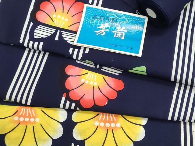 ■■■　サイズ　■■■ 長さ　　着尺分あり 幅　　　約36cm ■■■　商品詳細　■■■ 【綿・未使用】 状態は接写画像のように表地所々・裏面所々に薄い汚れがございます。 大変上質な逸品になります。 お安く出品致しますので、是非この機会にいかがでしょうか？ ■■■　注意事項　■■■ ■モニター発色の具合により色合いが異なる場合がございます。 ■寸法は多少の誤差が生じる場合がございますのでご了承ください。 ■縫込みの長さが左右非対称の場合は短い部分を記載しております。 左右非対称であってもご返品・お値引き等の保証は出来かねますので、ご了承の上ご購入をお願い致します。 ■シミ等のチェックには注意を払っておりますが、見落としがある場合もございますし、個人の見解も様々ですので神経質な方のご購入はお控えください。 ■箪笥に入っておりました着物や帯なので畳みシワや匂いがあるものもございます。 ■お休みは基本的に土日祝となりますが、その他臨時でお休みする場合がございますのでご了承ください。 ■商品の発送は平日のみの発送となります。 ■夜間と土曜、日曜日はお問い合わせの回答が遅れる場合がございます。 ■当店では、お直し、紋入れ、お手入れ等は承っておりません。 ■生地の状態（ヤケ、経年劣化等）によってはサイズ直しが出来ない場合がございます。 その点もどうかご了承のうえ、ご購入をお願いいたします。 ■弊社で取り扱う商品は一点ものにつき、時期や在庫状況に応じて金額が変更となる場合がございます。 ■検針は行っておりません。予めご了承いただきますようお願いいたします。 ■【洗える着物】と記載のある商品におきましては、商品お届け後に洗濯を行ってしまってからのご返品にはご対応しかねます。 念の為、専門店でのお手入れをお願いいたします。 ■写真に写っている物が全てになります。それ以外の付属品はございませんのでご了承ください。 ■状態に関する写真につきましては、掲載可能な写真枚数に限りがあるため、各箇所につき1枚参考画像を掲載しております。 ■着物のサイズ目安は下記を参考ください↓ ＜女性着物＞　お端折り次第で＋5cm　−1cmが着用可能サイズ 　例）身丈170cmの場合、身長160cm〜175cm ＜男性着物＞　身丈＋約25cm〜27cm程が適応身長 　例）身丈155cmの場合、身長180〜182cm