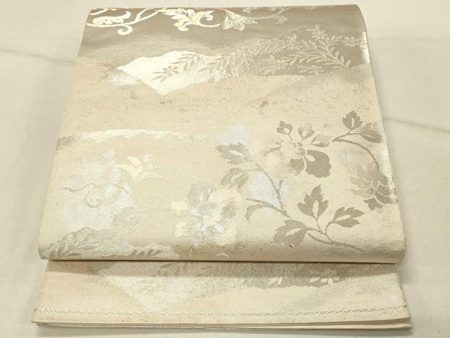 ■■■　サイズ　■■■ 長さ 434cm 幅 30.5cm程 ■■■　商品詳細　■■■ 【正絹】 詳細に関しましては、画像をご確認ください。 大変上質な逸品になります。 お安く出品致しますので、是非この機会にいかがでしょうか？ ■■■　注意事項　■■■ ■モニター発色の具合により色合いが異なる場合がございます。 ■寸法は多少の誤差が生じる場合がございますのでご了承ください。 ■縫込みの長さが左右非対称の場合は短い部分を記載しております。 左右非対称であってもご返品・お値引き等の保証は出来かねますので、ご了承の上ご購入をお願い致します。 ■シミ等のチェックには注意を払っておりますが、見落としがある場合もございますし、個人の見解も様々ですので神経質な方のご購入はお控えください。 ■箪笥に入っておりました着物や帯なので畳みシワや匂いがあるものもございます。 ■お休みは基本的に土日祝となりますが、その他臨時でお休みする場合がございますのでご了承ください。 ■商品の発送は平日のみの発送となります。 ■夜間と土曜、日曜日はお問い合わせの回答が遅れる場合がございます。 ■当店では、お直し、紋入れ、お手入れ等は承っておりません。 ■生地の状態（ヤケ、経年劣化等）によってはサイズ直しが出来ない場合がございます。 その点もどうかご了承のうえ、ご購入をお願いいたします。 ■弊社で取り扱う商品は一点ものにつき、時期や在庫状況に応じて金額が変更となる場合がございます。 ■検針は行っておりません。予めご了承いただきますようお願いいたします。 ■【洗える着物】と記載のある商品におきましては、商品お届け後に洗濯を行ってしまってからのご返品にはご対応しかねます。 念の為、専門店でのお手入れをお願いいたします。 ■着物のサイズ目安は下記を参考ください↓ ＜女性着物＞　お端折り次第で＋5cm　−1cmが着用可能サイズ 　例）身丈170cmの場合、身長160cm〜175cm ＜男性着物＞　身丈＋約25cm〜27cm程が適応身長 　例）身丈155cmの場合、身長180〜182cm