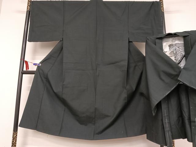 平和屋着物●男性 紬 アンサンブル 色無地 黒色 正絹 逸品 AABB0160zg