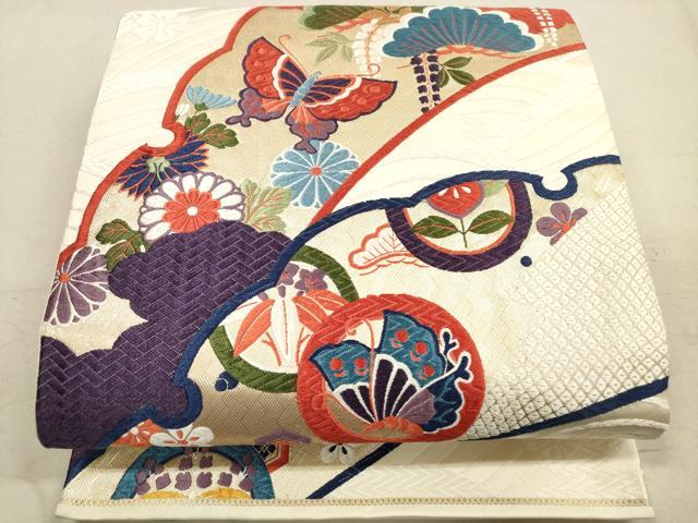 ■■■　サイズ　■■■ 長さ 442cm 幅 30.5cm程 ■■■　商品詳細　■■■ 【正絹】 詳細に関しましては、画像をご確認ください。 大変上質な逸品になります。 お安く出品致しますので、是非この機会にいかがでしょうか？ ※汚れ等に関しましては、着用時には見えない部分になるかと思いますのであまり気にならずお召になれるかと思います。 ■■■　注意事項　■■■ ■モニター発色の具合により色合いが異なる場合がございます。 ■寸法は多少の誤差が生じる場合がございますのでご了承ください。 ■縫込みの長さが左右非対称の場合は短い部分を記載しております。 左右非対称であってもご返品・お値引き等の保証は出来かねますので、ご了承の上ご購入をお願い致します。 ■シミ等のチェックには注意を払っておりますが、見落としがある場合もございますし、個人の見解も様々ですので神経質な方のご購入はお控えください。 ■箪笥に入っておりました着物や帯なので畳みシワや匂いがあるものもございます。 ■お休みは基本的に土日祝となりますが、その他臨時でお休みする場合がございますのでご了承ください。 ■商品の発送は平日のみの発送となります。 ■夜間と土曜、日曜日はお問い合わせの回答が遅れる場合がございます。 ■当店では、お直し、紋入れ、お手入れ等は承っておりません。 ■生地の状態（ヤケ、経年劣化等）によってはサイズ直しが出来ない場合がございます。 その点もどうかご了承のうえ、ご購入をお願いいたします。 ■弊社で取り扱う商品は一点ものにつき、時期や在庫状況に応じて金額が変更となる場合がございます。 ■検針は行っておりません。予めご了承いただきますようお願いいたします。 ■【洗える着物】と記載のある商品におきましては、商品お届け後に洗濯を行ってしまってからのご返品にはご対応しかねます。 念の為、専門店でのお手入れをお願いいたします。 ■着物のサイズ目安は下記を参考ください↓ ＜女性着物＞　お端折り次第で＋5cm　−1cmが着用可能サイズ 　例）身丈170cmの場合、身長160cm〜175cm ＜男性着物＞　身丈＋約25cm〜27cm程が適応身長 　例）身丈155cmの場合、身長180〜182cm