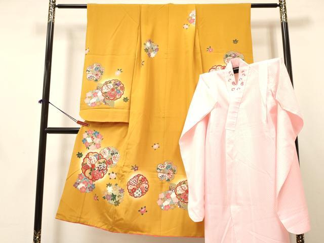 ■■■　サイズ　■■■ 【祝着】 身丈 134cm（肩から） 裄丈 49.5cm（肩上げ　4cm） 袖丈 73.5cm　縫込み 1cm 袖幅 32cm 前幅 18.5cm 後幅 26cm 着物縫いこみ 内揚げ 0cm （腰上げ　0cm） 裄 お袖側 約1cm　身頃側 約1cm 【長襦袢】 身丈 101cm（肩から） 裄丈 45.5cm（肩上げ　4cm） 袖丈 73cm　縫込み 1.5cm 袖幅 3