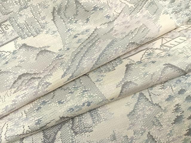 ■■■　サイズ　■■■ 身丈 160.5cm（肩から） 裄丈 64cm 袖丈 47cm　縫込み 6cm 袖幅 32cm 前幅 24cm 後幅 29.5cm 着物縫いこみ 内揚げ 0cm 裄 お袖側 約2cm　身頃側 約2cm ■■■　商品詳細　■■■ 【正絹】 状態は接写画像のように衿山に薄い汚れがございますが その他特に目立ったシミ汚れなどもなく大変良い状態です。 大変上質な逸品になります。 お安く出品致しますので、是非この機会にいかがでしょうか？ ■■■　注意事項　■■■ ■モニター発色の具合により色合いが異なる場合がございます。 ■寸法は多少の誤差が生じる場合がございますのでご了承ください。 ■シミ等のチェックには注意を払っておりますが、見落としがある場合もございますし、個人の見解も様々ですので神経質な方のご購入はお控えください。 ■箪笥に入っておりました着物や帯なので畳みシワや匂いがあるものもございます。 ■お休みは基本的に土日祝となりますが、その他臨時でお休みする場合がございますのでご了承ください。 ■商品の発送は平日のみの発送となります。 ■夜間と土曜、日曜日はお問い合わせの回答が遅れる場合がございます。 ■当店では、お直し、紋入れ、お手入れ等は承っておりません。 ■生地の状態（ヤケ、経年劣化等）によってはサイズ直しが出来ない場合がございます。 その点もどうかご了承のうえ、ご購入をお願いいたします。 ■着物のサイズ目安は下記を参考ください↓ ＜女性着物＞　身長-10cm+5cmが着用可能サイズ(お端折り次第) 　例）身長160cmの方→着物身丈150cm〜165cm ＜男性着物＞　身長-27cm ±5cmが着用可能サイズ 　例）身長170cmの方→着物身丈138cm〜148cm