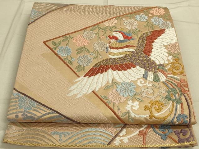 ■■■　サイズ　■■■ 長さ 416cm 幅 30.5cm程 ■■■　商品詳細　■■■ 【正絹・芯なし・関西仕立て】 詳細に関しましては、画像をご確認ください。 大変上質な逸品になります。 お安く出品致しますので、是非この機会にいかがでしょうか？ ※汚れ等に関しましては、着用時には見えない部分になりますのであまり気にならずお召になれるかと思います。 ■■■　注意事項　■■■ ■モニター発色の具合により色合いが異なる場合がございます。 ■寸法は多少の誤差が生じる場合がございますのでご了承ください。 ■縫込みの長さが左右非対称の場合は短い部分を記載しております。 左右非対称であってもご返品・お値引き等の保証は出来かねますので、ご了承の上ご購入をお願い致します。 ■シミ等のチェックには注意を払っておりますが、見落としがある場合もございますし、個人の見解も様々ですので神経質な方のご購入はお控えください。 ■箪笥に入っておりました着物や帯なので畳みシワや匂いがあるものもございます。 ■お休みは基本的に土日祝となりますが、その他臨時でお休みする場合がございますのでご了承ください。 ■商品の発送は平日のみの発送となります。 ■夜間と土曜、日曜日はお問い合わせの回答が遅れる場合がございます。 ■当店では、お直し、紋入れ、お手入れ等は承っておりません。 ■生地の状態（ヤケ、経年劣化等）によってはサイズ直しが出来ない場合がございます。 その点もどうかご了承のうえ、ご購入をお願いいたします。 ■弊社で取り扱う商品は一点ものにつき、時期や在庫状況に応じて金額が変更となる場合がございます。 ■検針は行っておりません。予めご了承いただきますようお願いいたします。 ■【洗える着物】と記載のある商品におきましては、商品お届け後に洗濯を行ってしまってからのご返品にはご対応しかねます。 念の為、専門店でのお手入れをお願いいたします。 ■着物のサイズ目安は下記を参考ください↓ ＜女性着物＞　お端折り次第で＋5cm　−1cmが着用可能サイズ 　例）身丈170cmの場合、身長160cm〜175cm ＜男性着物＞　身丈＋約25cm〜27cm程が適応身長 　例）身丈155cmの場合、身長180〜182cm