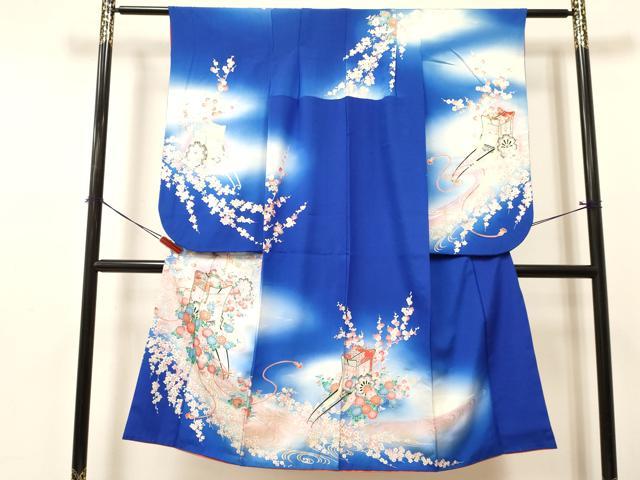 ■■■　サイズ　■■■ 【祝着】 身丈 131cm（肩から） 裄丈 52.5cm（肩上げ　3cm） 袖丈 73cm　縫込み 6cm 袖幅 30.5cm 前幅 19cm 後幅 26.5cm 着物縫いこみ 内揚げ 12.5cm （腰上げ　0cm） 裄 お袖側 約5.5cm　身頃側 約6cm ■■■　商品詳細　■■■ 着物【正絹】 状態は特に目立ったシミ汚れなどもなく大変良い状態です。 大変上質な逸品になります。 お安く出品致しますので、是非この機会にいかがでしょうか？ ■■■　注意事項　■■■ ■モニター発色の具合により色合いが異なる場合がございます。 ■寸法は多少の誤差が生じる場合がございますのでご了承ください。 ■縫込みの長さが左右非対称の場合は短い部分を記載しております。 左右非対称であってもご返品・お値引き等の保証は出来かねますので、ご了承の上ご購入をお願い致します。 ■シミ等のチェックには注意を払っておりますが、見落としがある場合もございますし、個人の見解も様々ですので神経質な方のご購入はお控えください。 ■箪笥に入っておりました着物や帯なので畳みシワや匂いがあるものもございます。 ■お休みは基本的に土日祝となりますが、その他臨時でお休みする場合がございますのでご了承ください。 ■商品の発送は平日のみの発送となります。 ■夜間と土曜、日曜日はお問い合わせの回答が遅れる場合がございます。 ■当店では、お直し、紋入れ、お手入れ等は承っておりません。 ■生地の状態（ヤケ、経年劣化等）によってはサイズ直しが出来ない場合がございます。 その点もどうかご了承のうえ、ご購入をお願いいたします。 ■弊社で取り扱う商品は一点ものにつき、時期や在庫状況に応じて金額が変更となる場合がございます。 ■検針は行っておりません。予めご了承いただきますようお願いいたします。 ■【洗える着物】と記載のある商品におきましては、商品お届け後に洗濯を行ってしまってからのご返品にはご対応しかねます。 念の為、専門店でのお手入れをお願いいたします。 ■着物のサイズ目安は下記を参考ください↓ ＜女性着物＞　お端折り次第で＋5cm　−1cmが着用可能サイズ 　例）身丈170cmの場合、身長160cm〜175cm ＜男性着物＞　身丈＋約25cm〜27cm程が適応身長 　例）身丈155cmの場合、身長180〜182cm