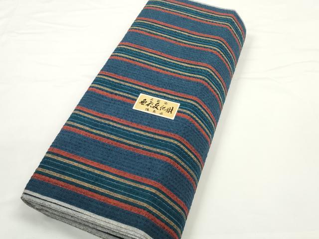 ■■■　サイズ　■■■ 長さ　　着尺分あり 幅　　　約36cm ■■■　商品詳細　■■■ 【綿・未使用】 状態は特に目立ったシミ汚れなどもなく大変良い状態です。 徳島県の伝統的な綿織物で、 国によって伝統的工芸品に指定されている阿波しじら織。 かつて徳島藩では庶民の絹織物の着用が禁じられており、 綿織物をよりお洒落に楽しみたいという人々の思いから生まれた織物です。 経糸の伸縮性を利用した、独特のしぼのある風合いが 素朴な魅力に満ちていて、なんといっても先染め糸で 織り表された柄が気取らないお洒落さを感じさせます。 また、木綿の肌触りも大変優しくさらさらしており、 吸湿性に優れていますので蒸れずに快適な着物姿を楽しめます。 大変上質な逸品になります。 お安く出品致しますので、是非この機会にいかがでしょうか？ ■■■　注意事項　■■■ ■モニター発色の具合により色合いが異なる場合がございます。 ■寸法は多少の誤差が生じる場合がございますのでご了承ください。 ■縫込みの長さが左右非対称の場合は短い部分を記載しております。 左右非対称であってもご返品・お値引き等の保証は出来かねますので、ご了承の上ご購入をお願い致します。 ■シミ等のチェックには注意を払っておりますが、見落としがある場合もございますし、個人の見解も様々ですので神経質な方のご購入はお控えください。 ■箪笥に入っておりました着物や帯なので畳みシワや匂いがあるものもございます。 ■お休みは基本的に土日祝となりますが、その他臨時でお休みする場合がございますのでご了承ください。 ■商品の発送は平日のみの発送となります。 ■夜間と土曜、日曜日はお問い合わせの回答が遅れる場合がございます。 ■当店では、お直し、紋入れ、お手入れ等は承っておりません。 ■生地の状態（ヤケ、経年劣化等）によってはサイズ直しが出来ない場合がございます。 その点もどうかご了承のうえ、ご購入をお願いいたします。 ■弊社で取り扱う商品は一点ものにつき、時期や在庫状況に応じて金額が変更となる場合がございます。 ■検針は行っておりません。予めご了承いただきますようお願いいたします。 ■【洗える着物】と記載のある商品におきましては、商品お届け後に洗濯を行ってしまってからのご返品にはご対応しかねます。 念の為、専門店でのお手入れをお願いいたします。 ■着物のサイズ目安は下記を参考ください↓ ＜女性着物＞　お端折り次第で＋5cm　−1cmが着用可能サイズ 　例）身丈170cmの場合、身長160cm〜175cm ＜男性着物＞　身丈＋約25cm〜27cm程が適応身長 　例）身丈155cmの場合、身長180〜182cm