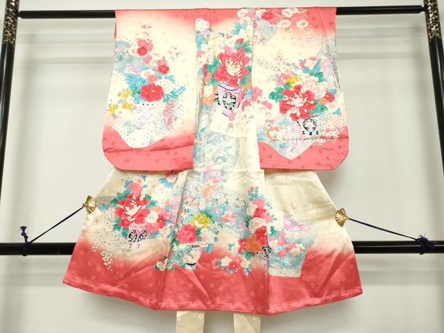 ■■■　サイズ　■■■ 【祝着】 身丈 97.5cm（肩から） 裄丈 37.5cm（肩上げ　4cm） 袖丈 56cm　縫込み 3cm 袖幅 29.5cm 前幅 14.5cm 後幅 19cm 着物縫いこみ 内揚げ 0cm （腰上げ　0cm） 裄 お袖側 約1.5cm　身頃側 約0cm ■■■　商品詳細　■■■ 着物【表地：正絹・胴裏：アセテート】 状態は接写画像のように 衿・両袖前後・表地所々・胴裏・裾返し・紐に薄い汚れがございます。 大変上質な逸品になりますので ぜひお手入れをされてお召しになられてはいかがでしょうか。 お安く出品致しますので、是非この機会にいかがでしょうか？ ※背伏せの無いお仕立てになりますので後身頃のサイズは、大体の背中心までを採寸しております。 ■■■　注意事項　■■■ ■モニター発色の具合により色合いが異なる場合がございます。 ■寸法は多少の誤差が生じる場合がございますのでご了承ください。 ■縫込みの長さが左右非対称の場合は短い部分を記載しております。 左右非対称であってもご返品・お値引き等の保証は出来かねますので、ご了承の上ご購入をお願い致します。 ■シミ等のチェックには注意を払っておりますが、見落としがある場合もございますし、個人の見解も様々ですので神経質な方のご購入はお控えください。 ■箪笥に入っておりました着物や帯なので畳みシワや匂いがあるものもございます。 ■お休みは基本的に土日祝となりますが、その他臨時でお休みする場合がございますのでご了承ください。 ■商品の発送は平日のみの発送となります。 ■夜間と土曜、日曜日はお問い合わせの回答が遅れる場合がございます。 ■当店では、お直し、紋入れ、お手入れ等は承っておりません。 ■生地の状態（ヤケ、経年劣化等）によってはサイズ直しが出来ない場合がございます。 その点もどうかご了承のうえ、ご購入をお願いいたします。 ■弊社で取り扱う商品は一点ものにつき、時期や在庫状況に応じて金額が変更となる場合がございます。 ■検針は行っておりません。予めご了承いただきますようお願いいたします。 ■【洗える着物】と記載のある商品におきましては、商品お届け後に洗濯を行ってしまってからのご返品にはご対応しかねます。 念の為、専門店でのお手入れをお願いいたします。 ■写真に写っている物が全てになります。それ以外の付属品はございませんのでご了承ください。 ■状態に関する写真につきましては、掲載可能な写真枚数に限りがあるため、各箇所につき1枚参考画像を掲載しております。 ■着物のサイズ目安は下記を参考ください↓ ＜女性着物＞　お端折り次第で＋5cm　−1cmが着用可能サイズ 　例）身丈170cmの場合、身長160cm〜175cm ＜男性着物＞　身丈＋約25cm〜27cm程が適応身長 　例）身丈155cmの場合、身長180〜182cm