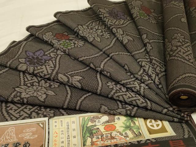 平和屋着物●本場薩摩大島紬　反物　着尺　泥染め　立涌花文　黒地　(有)内山織物謹製　正絹　逸品　未使用　AABB7146ay