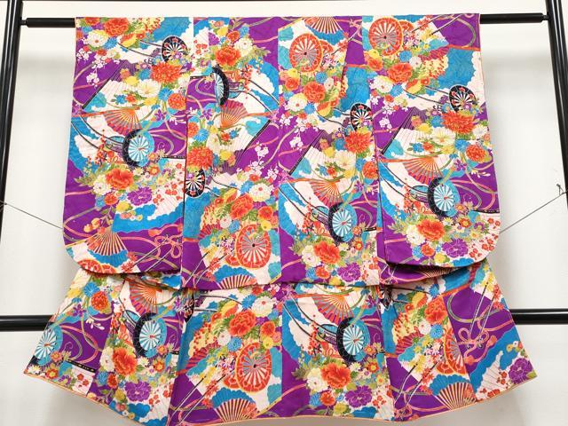 ■■■　サイズ　■■■ 身丈 103cm（肩から） 裄丈 51.5cm（肩上げ　3.5cm） 袖丈 67cm 袖幅 30cm 前幅 20cm 後幅 28cm 着物縫いこみ 内揚げ 0cm 腰揚げ 22cm 裄 お袖側 約 1cm　身頃側 約 1cm ■■■　商品詳細　■■■ 【正絹】 状態は接写画像のように、 表地所々に薄い汚れがございます。 大変上質な極上の逸品になります。 お安く出品致しますので、是非この機会にいかがでしょうか？ ※大正ロマンなレトロ品です。 和モダン・レトロ感をお楽しみください。 アンティークになりますので お品物の状態の感じ方には個人差がございます。 ご理解の上でのご入札をお願い致します。 ■■■　注意事項　■■■ ■モニター発色の具合により色合いが異なる場合がございます。 ■寸法は多少の誤差が生じる場合がございますのでご了承ください。 ■縫込みの長さが左右非対称の場合は短い部分を記載しております。 左右非対称であってもご返品・お値引き等の保証は出来かねますので、ご了承の上ご購入をお願い致します。 ■シミ等のチェックには注意を払っておりますが、見落としがある場合もございますし、個人の見解も様々ですので神経質な方のご購入はお控えください。 ■箪笥に入っておりました着物や帯なので畳みシワや匂いがあるものもございます。 ■お休みは基本的に土日祝となりますが、その他臨時でお休みする場合がございますのでご了承ください。 ■商品の発送は平日のみの発送となります。 ■夜間と土曜、日曜日はお問い合わせの回答が遅れる場合がございます。 ■当店では、お直し、紋入れ、お手入れ等は承っておりません。 ■生地の状態（ヤケ、経年劣化等）によってはサイズ直しが出来ない場合がございます。 その点もどうかご了承のうえ、ご購入をお願いいたします。 ■弊社で取り扱う商品は一点ものにつき、時期や在庫状況に応じて金額が変更となる場合がございます。 ■検針は行っておりません。予めご了承いただきますようお願いいたします。 ■【洗える着物】と記載のある商品におきましては、商品お届け後に洗濯を行ってしまってからのご返品にはご対応しかねます。 念の為、専門店でのお手入れをお願いいたします。 ■着物のサイズ目安は下記を参考ください↓ ＜女性着物＞　お端折り次第で＋5?　−10?が着用可能サイズ 　例）身丈170?の場合、身長160?〜175? ＜男性着物＞　身丈＋約25?〜27?程が適応身長 　例）身丈155?の場合、身長180〜182?