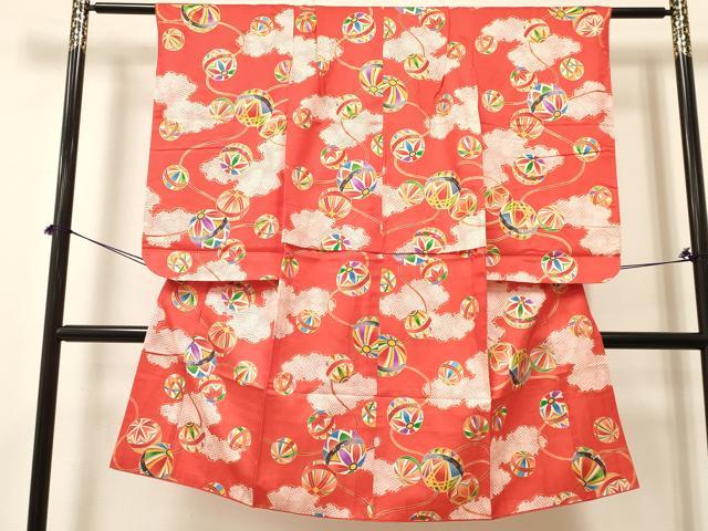 ■■■　サイズ　■■■ 【祝着】 身丈 115cm（肩から） 裄丈 53cm（肩上げ　1.5cm） 袖丈 66cm　縫込み 3cm 袖幅 32cm 前幅 20cm 後幅 24.5cm 着物縫いこみ 内揚げ 0cm （腰上げ　8cm） 裄 お袖側 約2.5cm　身頃側 約0cm ■■■　商品詳細　■■■ 着物【正絹】 状態は特に目立ったシミ汚れなどもなく大変良い状態です。 大変上質な逸品になります。 お安く出品致しますので、是非この機会にいかがでしょうか？ ■■■　注意事項　■■■ ■モニター発色の具合により色合いが異なる場合がございます。 ■寸法は多少の誤差が生じる場合がございますのでご了承ください。 ■縫込みの長さが左右非対称の場合は短い部分を記載しております。 左右非対称であってもご返品・お値引き等の保証は出来かねますので、ご了承の上ご購入をお願い致します。 ■シミ等のチェックには注意を払っておりますが、見落としがある場合もございますし、個人の見解も様々ですので神経質な方のご購入はお控えください。 ■箪笥に入っておりました着物や帯なので畳みシワや匂いがあるものもございます。 ■お休みは基本的に土日祝となりますが、その他臨時でお休みする場合がございますのでご了承ください。 ■商品の発送は平日のみの発送となります。 ■夜間と土曜、日曜日はお問い合わせの回答が遅れる場合がございます。 ■当店では、お直し、紋入れ、お手入れ等は承っておりません。 ■生地の状態（ヤケ、経年劣化等）によってはサイズ直しが出来ない場合がございます。 その点もどうかご了承のうえ、ご購入をお願いいたします。 ■弊社で取り扱う商品は一点ものにつき、時期や在庫状況に応じて金額が変更となる場合がございます。 ■検針は行っておりません。予めご了承いただきますようお願いいたします。 ■【洗える着物】と記載のある商品におきましては、商品お届け後に洗濯を行ってしまってからのご返品にはご対応しかねます。 念の為、専門店でのお手入れをお願いいたします。 ■着物のサイズ目安は下記を参考ください↓ ＜女性着物＞　お端折り次第で＋5cm　−1cmが着用可能サイズ 　例）身丈170cmの場合、身長160cm〜175cm ＜男性着物＞　身丈＋約25cm〜27cm程が適応身長 　例）身丈155cmの場合、身長180〜182cm