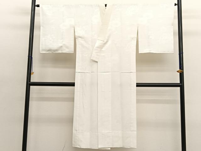 ■■■　サイズ　■■■ 身丈 133.5cm（肩から） 裄丈 65.5cm 袖丈 49cm　縫込み 3cm 袖幅 33cm 前幅 23.5cm 後幅 30cm 着物縫いこみ 内揚げ 0cm 裄 お袖側 約2.5cm　身頃側 約3cm ■■■　商品詳細　■■■ 【化繊】 状態は特に目立ったシミ汚れなどもなく大変良い状態です。 お安く出品致しますので、是非この機会にいかがでしょうか？※ご自身で洗濯された場合の保証はできかねます。 専門店にご相談ください。 ■■■　注意事項　■■■ ■モニター発色の具合により色合いが異なる場合がございます。 ■寸法は多少の誤差が生じる場合がございますのでご了承ください。 ■縫込みの長さが左右非対称の場合は短い部分を記載しております。 左右非対称であってもご返品・お値引き等の保証は出来かねますので、ご了承の上ご購入をお願い致します。 ■シミ等のチェックには注意を払っておりますが、見落としがある場合もございますし、個人の見解も様々ですので神経質な方のご購入はお控えください。 ■箪笥に入っておりました着物や帯なので畳みシワや匂いがあるものもございます。 ■お休みは基本的に土日祝となりますが、その他臨時でお休みする場合がございますのでご了承ください。 ■商品の発送は平日のみの発送となります。 ■夜間と土曜、日曜日はお問い合わせの回答が遅れる場合がございます。 ■当店では、お直し、紋入れ、お手入れ等は承っておりません。 ■生地の状態（ヤケ、経年劣化等）によってはサイズ直しが出来ない場合がございます。 その点もどうかご了承のうえ、ご購入をお願いいたします。 ■弊社で取り扱う商品は一点ものにつき、時期や在庫状況に応じて金額が変更となる場合がございます。 ■検針は行っておりません。予めご了承いただきますようお願いいたします。 ■【洗える着物】と記載のある商品におきましては、商品お届け後に洗濯を行ってしまってからのご返品にはご対応しかねます。 念の為、専門店でのお手入れをお願いいたします。 ■写真に写っている物が全てになります。それ以外の付属品はございませんのでご了承ください。 ■状態に関する写真につきましては、掲載可能な写真枚数に限りがあるため、各箇所につき1枚参考画像を掲載しております。 ■着物のサイズ目安は下記を参考ください↓ ＜女性着物＞　お端折り次第で＋5cm　−1cmが着用可能サイズ 　例）身丈170cmの場合、身長160cm〜175cm ＜男性着物＞　身丈＋約25cm〜27cm程が適応身長 　例）身丈155cmの場合、身長180〜182cm