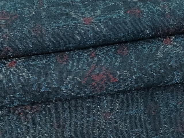 ■■■　サイズ　■■■ 身丈 157.5cm（肩から） 裄丈 62.5cm 袖丈 48.5cm　縫込み 3cm 袖幅 32cm 前幅 22.5cm 後幅 30cm 着物縫いこみ 内揚げ 0cm 裄 お袖側 約1.5cm　身頃側 約2cm ■■■　商品詳細　■■■ 【正絹】 状態は接写画像のように上前、左袖後に薄い汚れがございますが その他特に目立ったシミ汚れなどもなく大変良い状態です。 大変上質な逸品になります。 お安く出品致しますので、是非この機会にいかがでしょうか？ ■■■　注意事項　■■■ ■モニター発色の具合により色合いが異なる場合がございます。 ■寸法は多少の誤差が生じる場合がございますのでご了承ください。 ■シミ等のチェックには注意を払っておりますが、見落としがある場合もございますし、個人の見解も様々ですので神経質な方のご購入はお控えください。 ■箪笥に入っておりました着物や帯なので畳みシワや匂いがあるものもございます。 ■お休みは基本的に土日祝となりますが、その他臨時でお休みする場合がございますのでご了承ください。 ■商品の発送は平日のみの発送となります。 ■夜間と土曜、日曜日はお問い合わせの回答が遅れる場合がございます。 ■当店では、お直し、紋入れ、お手入れ等は承っておりません。 ■生地の状態（ヤケ、経年劣化等）によってはサイズ直しが出来ない場合がございます。 その点もどうかご了承のうえ、ご購入をお願いいたします。 ■着物のサイズ目安は下記を参考ください↓ ＜女性着物＞　身長-10cm+5cmが着用可能サイズ(お端折り次第) 　例）身長160cmの方→着物身丈150cm〜165cm ＜男性着物＞　身長-27cm ±5cmが着用可能サイズ 　例）身長170cmの方→着物身丈138cm〜148cm