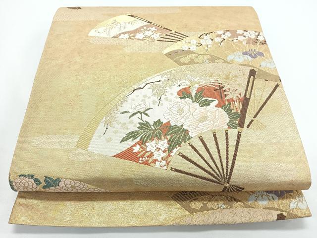 ■■■　サイズ　■■■ 長さ 436cm 幅 31cm程 ■■■　商品詳細　■■■ 【正絹】 詳細に関しましては、画像をご確認ください。 大変上質な逸品になります。 お安く出品致しますので、是非この機会にいかがでしょうか？ ※汚れ等に関しましては、着用時には見えない部分になるかと思いますのであまり気にならずお召になれるかと思います。 ■■■　注意事項　■■■ ■モニター発色の具合により色合いが異なる場合がございます。 ■寸法は多少の誤差が生じる場合がございますのでご了承ください。 ■縫込みの長さが左右非対称の場合は短い部分を記載しております。 左右非対称であってもご返品・お値引き等の保証は出来かねますので、ご了承の上ご購入をお願い致します。 ■シミ等のチェックには注意を払っておりますが、見落としがある場合もございますし、個人の見解も様々ですので神経質な方のご購入はお控えください。 ■箪笥に入っておりました着物や帯なので畳みシワや匂いがあるものもございます。 ■お休みは基本的に土日祝となりますが、その他臨時でお休みする場合がございますのでご了承ください。 ■商品の発送は平日のみの発送となります。 ■夜間と土曜、日曜日はお問い合わせの回答が遅れる場合がございます。 ■当店では、お直し、紋入れ、お手入れ等は承っておりません。 ■生地の状態（ヤケ、経年劣化等）によってはサイズ直しが出来ない場合がございます。 その点もどうかご了承のうえ、ご購入をお願いいたします。 ■弊社で取り扱う商品は一点ものにつき、時期や在庫状況に応じて金額が変更となる場合がございます。 ■検針は行っておりません。予めご了承いただきますようお願いいたします。 ■【洗える着物】と記載のある商品におきましては、商品お届け後に洗濯を行ってしまってからのご返品にはご対応しかねます。 念の為、専門店でのお手入れをお願いいたします。 ■写真に写っている物が全てになります。それ以外の付属品はございませんのでご了承ください。 ■状態に関する写真につきましては、掲載可能な写真枚数に限りがあるため、各箇所につき1枚参考画像を掲載しております。 ■着物のサイズ目安は下記を参考ください↓ ＜女性着物＞　お端折り次第で＋5cm　−1cmが着用可能サイズ 　例）身丈170cmの場合、身長160cm〜175cm ＜男性着物＞　身丈＋約25cm〜27cm程が適応身長 　例）身丈155cmの場合、身長180〜182cm