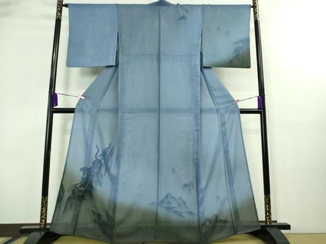 ■■■　サイズ　■■■ 身丈 160cm（肩から） 裄丈 66cm 袖丈 47.5cm　 縫込み 5.5cm 袖幅 34.5cm 前幅 23cm 後幅 29cm 着物縫いこみ 内揚げ 2cm 裄 お袖側 約 1.5cm　身頃側 約 1cm ■■■　商品詳細　■■■ 【正絹】 状態は特に目立ったシミ汚れなどもなく大変良い状態です。 大変上質な極上の逸品になります。 お安く出品致しますので、是非この機会にいかがでしょうか？ ■■■　注意事項　■■■ ■モニター発色の具合により色合いが異なる場合がございます。 ■寸法は多少の誤差が生じる場合がございますのでご了承ください。 ■縫込みの長さが左右非対称の場合は短い部分を記載しております。 左右非対称であってもご返品・お値引き等の保証は出来かねますので、ご了承の上ご購入をお願い致します。 ■シミ等のチェックには注意を払っておりますが、見落としがある場合もございますし、個人の見解も様々ですので神経質な方のご購入はお控えください。 ■箪笥に入っておりました着物や帯なので畳みシワや匂いがあるものもございます。 ■お休みは基本的に土日祝となりますが、その他臨時でお休みする場合がございますのでご了承ください。 ■商品の発送は平日のみの発送となります。 ■夜間と土曜、日曜日はお問い合わせの回答が遅れる場合がございます。 ■当店では、お直し、紋入れ、お手入れ等は承っておりません。 ■生地の状態（ヤケ、経年劣化等）によってはサイズ直しが出来ない場合がございます。 その点もどうかご了承のうえ、ご購入をお願いいたします。 ■弊社で取り扱う商品は一点ものにつき、時期や在庫状況に応じて金額が変更となる場合がございます。 ■検針は行っておりません。予めご了承いただきますようお願いいたします。 ■【洗える着物】と記載のある商品におきましては、商品お届け後に洗濯を行ってしまってからのご返品にはご対応しかねます。 念の為、専門店でのお手入れをお願いいたします。 ■着物のサイズ目安は下記を参考ください↓ ＜女性着物＞　お端折り次第で＋5?　−10?が着用可能サイズ 　例）身丈170?の場合、身長160?〜175? ＜男性着物＞　身丈＋約25?〜27?程が適応身長 　例）身丈155?の場合、身長180〜182?