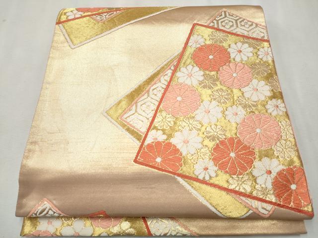 ■■■　サイズ　■■■ 長さ 438cm 幅 31cm程 ■■■　商品詳細　■■■ 【正絹・芯なし】 状態は接写画像のように表地所々に糸解けがございます。 世界屈指の織物技術を持つといわれる西陣の中でも、 やはり加納幸は傑出したものとして一目置かれています。 高度な技術を持つ職人さんや上質な糸、そして丁寧な織によって 完璧な一本が生まれるのです。 大変上質な逸品になりますのでぜひお手入れをされてお召しになられてはいかがでしょうか。 お安く出品致しますので、是非この機会にいかがでしょうか？ ■■■　注意事項　■■■ ■モニター発色の具合により色合いが異なる場合がございます。 ■寸法は多少の誤差が生じる場合がございますのでご了承ください。 ■縫込みの長さが左右非対称の場合は短い部分を記載しております。 左右非対称であってもご返品・お値引き等の保証は出来かねますので、ご了承の上ご購入をお願い致します。 ■シミ等のチェックには注意を払っておりますが、見落としがある場合もございますし、個人の見解も様々ですので神経質な方のご購入はお控えください。 ■箪笥に入っておりました着物や帯なので畳みシワや匂いがあるものもございます。 ■お休みは基本的に土日祝となりますが、その他臨時でお休みする場合がございますのでご了承ください。 ■商品の発送は平日のみの発送となります。 ■夜間と土曜、日曜日はお問い合わせの回答が遅れる場合がございます。 ■当店では、お直し、紋入れ、お手入れ等は承っておりません。 ■生地の状態（ヤケ、経年劣化等）によってはサイズ直しが出来ない場合がございます。 その点もどうかご了承のうえ、ご購入をお願いいたします。 ■弊社で取り扱う商品は一点ものにつき、時期や在庫状況に応じて金額が変更となる場合がございます。 ■検針は行っておりません。予めご了承いただきますようお願いいたします。 ■【洗える着物】と記載のある商品におきましては、商品お届け後に洗濯を行ってしまってからのご返品にはご対応しかねます。 念の為、専門店でのお手入れをお願いいたします。 ■着物のサイズ目安は下記を参考ください↓ ＜女性着物＞　お端折り次第で＋5cm　−1cmが着用可能サイズ 　例）身丈170cmの場合、身長160cm〜175cm ＜男性着物＞　身丈＋約25cm〜27cm程が適応身長 　例）身丈155cmの場合、身長180〜182cm