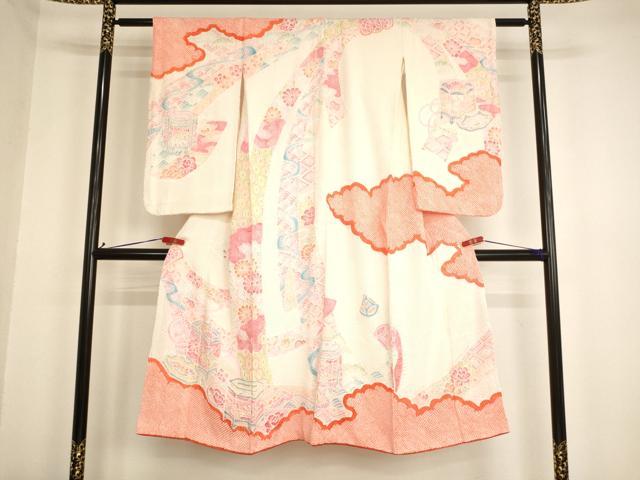 ■■■　サイズ　■■■ 【祝着】 身丈 137.5cm（肩から） 裄丈 55.5cm（肩上げ　0cm） 袖丈 66cm　縫込み 3.5cm 袖幅 29cm 前幅 20.5cm 後幅 25.5cm 着物縫いこみ 内揚げ 0cm （腰上げ　0cm） 裄 お袖側 約1cm　身頃側 約1.5cm ■■■　商品詳細　■■■ 着物【正絹】の状態は接写画像のように後身頃に汚れがございますが その他特に目立ったシ