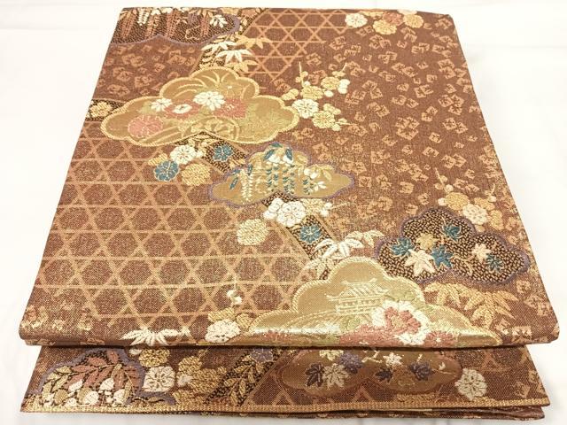 ■■■　サイズ　■■■ 長さ 434cm 幅 30cm程 ■■■　商品詳細　■■■ 【正絹】 詳細に関しましては、画像をご確認ください。 大変上質な逸品になります。 お安く出品致しますので、是非この機会にいかがでしょうか？ ■■■　注意事項　■■■ ■モニター発色の具合により色合いが異なる場合がございます。 ■寸法は多少の誤差が生じる場合がございますのでご了承ください。 ■縫込みの長さが左右非対称の場合は短い部分を記載しております。 左右非対称であってもご返品・お値引き等の保証は出来かねますので、ご了承の上ご購入をお願い致します。 ■シミ等のチェックには注意を払っておりますが、見落としがある場合もございますし、個人の見解も様々ですので神経質な方のご購入はお控えください。 ■箪笥に入っておりました着物や帯なので畳みシワや匂いがあるものもございます。 ■お休みは基本的に土日祝となりますが、その他臨時でお休みする場合がございますのでご了承ください。 ■商品の発送は平日のみの発送となります。 ■夜間と土曜、日曜日はお問い合わせの回答が遅れる場合がございます。 ■当店では、お直し、紋入れ、お手入れ等は承っておりません。 ■生地の状態（ヤケ、経年劣化等）によってはサイズ直しが出来ない場合がございます。 その点もどうかご了承のうえ、ご購入をお願いいたします。 ■弊社で取り扱う商品は一点ものにつき、時期や在庫状況に応じて金額が変更となる場合がございます。 ■検針は行っておりません。予めご了承いただきますようお願いいたします。 ■【洗える着物】と記載のある商品におきましては、商品お届け後に洗濯を行ってしまってからのご返品にはご対応しかねます。 念の為、専門店でのお手入れをお願いいたします。 ■着物のサイズ目安は下記を参考ください↓ ＜女性着物＞　お端折り次第で＋5cm　−1cmが着用可能サイズ 　例）身丈170cmの場合、身長160cm〜175cm ＜男性着物＞　身丈＋約25cm〜27cm程が適応身長 　例）身丈155cmの場合、身長180〜182cm