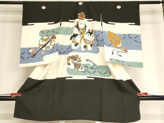 ■■■　サイズ　■■■ 【着物】 身丈 97cm（肩から） 裄丈 46cm 袖丈 55cm ■■■　商品詳細　■■■ 産着【正絹・五つ紋】の状態は接写画像のように左袖前・後身頃に汚れがございますが その他特に目立ったシミ汚れなどもなく大変良い状態です。 大変上質な逸品になります。 お安く出品致しますので、是非この機会にいかがでしょうか？ ■■■　注意事項　■■■ ■モニター発色の具合により色合いが異なる場合がございます。 ■寸法は多少の誤差が生じる場合がございますのでご了承ください。 ■縫込みの長さが左右非対称の場合は短い部分を記載しております。 左右非対称であってもご返品・お値引き等の保証は出来かねますので、ご了承の上ご購入をお願い致します。 ■シミ等のチェックには注意を払っておりますが、見落としがある場合もございますし、個人の見解も様々ですので神経質な方のご購入はお控えください。 ■箪笥に入っておりました着物や帯なので畳みシワや匂いがあるものもございます。 ■お休みは基本的に土日祝となりますが、その他臨時でお休みする場合がございますのでご了承ください。 ■商品の発送は平日のみの発送となります。 ■夜間と土曜、日曜日はお問い合わせの回答が遅れる場合がございます。 ■当店では、お直し、紋入れ、お手入れ等は承っておりません。 ■生地の状態（ヤケ、経年劣化等）によってはサイズ直しが出来ない場合がございます。 その点もどうかご了承のうえ、ご購入をお願いいたします。 ■弊社で取り扱う商品は一点ものにつき、時期や在庫状況に応じて金額が変更となる場合がございます。 ■検針は行っておりません。予めご了承いただきますようお願いいたします。 ■【洗える着物】と記載のある商品におきましては、商品お届け後に洗濯を行ってしまってからのご返品にはご対応しかねます。 念の為、専門店でのお手入れをお願いいたします。 ■着物のサイズ目安は下記を参考ください↓ ＜女性着物＞　お端折り次第で＋5cm　−1cmが着用可能サイズ 　例）身丈170cmの場合、身長160cm〜175cm ＜男性着物＞　身丈＋約25cm〜27cm程が適応身長 　例）身丈155cmの場合、身長180〜182cm