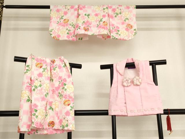 平和屋着物[]七五三　女の子　3歳　祝着・被布セット　二部式　花手毬文　洗える着物　AAAU5535ja