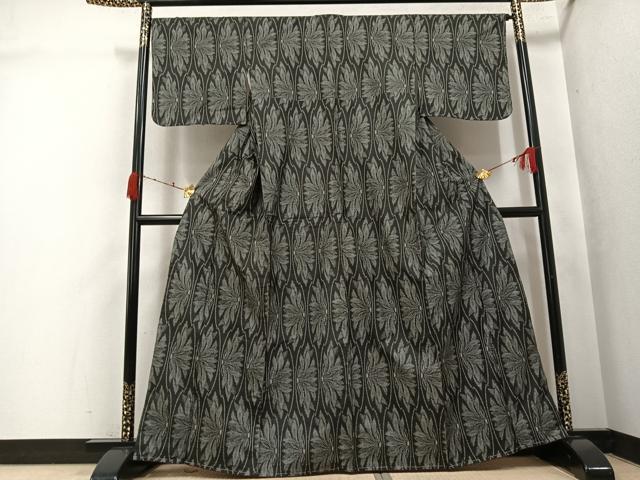 平和屋の平和屋着物●本場村山大島紬　花尽くし　正絹　逸品　未使用　AABJ8516ph｜アングル2