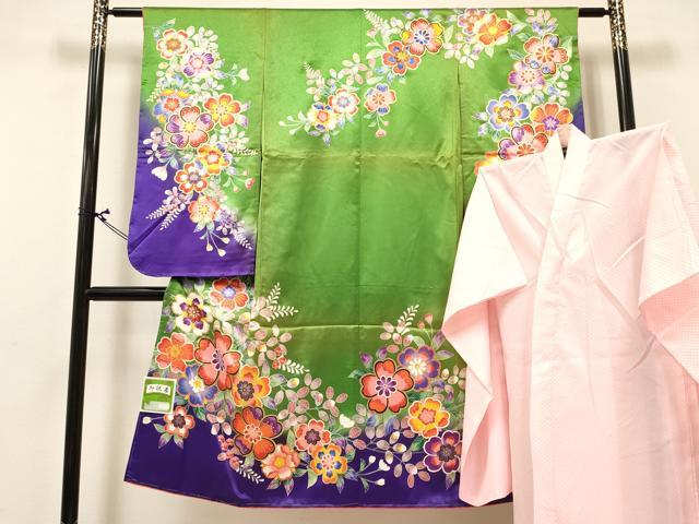 ■■■　サイズ　■■■ 【祝着】 身丈 130.5cm（肩から） 裄丈 59cm（肩上げ　0cm） 袖丈 74cm　縫込み 1.5cm 袖幅 33cm 前幅 17.5cm 後幅 25.5cm 着物縫いこみ 内揚げ 0cm （腰上げ　0cm） 裄 お袖側 約2cm　身頃側 約1cm 【長襦袢】 身丈 103.5cm（肩から） 裄丈 57cm（肩上げ　0cm） 袖丈 73.5cm　縫込み 1.5cm 袖幅 31.5cm 前幅 27cm 後幅 25cm 着物縫いこみ 内揚げ 0cm （腰上げ　0cm） 裄 お袖側 約2.5cm　身頃側 約1cm ■■■　商品詳細　■■■ 着物【化繊・重ね衿：取り外し可能】の 状態は接写画像のように表地所々にヤケがございます。 長襦袢【化繊】の 状態は特に目立ったシミ汚れなどもなく大変良い状態です。 気になる方はお手入れをされてお召しになられてはいかがでしょうか。 お安く出品致しますので、是非この機会にいかがでしょうか？ ※素材の詳細は画像を御覧ください。 ※ご自身で洗濯された場合の保証はできかねます。専門店にご相談ください。 ※着物・襦袢共に肩上げと腰上げがされておりません。 ■■■　注意事項　■■■ ■モニター発色の具合により色合いが異なる場合がございます。 ■寸法は多少の誤差が生じる場合がございますのでご了承ください。 ■縫込みの長さが左右非対称の場合は短い部分を記載しております。 左右非対称であってもご返品・お値引き等の保証は出来かねますので、ご了承の上ご購入をお願い致します。 ■シミ等のチェックには注意を払っておりますが、見落としがある場合もございますし、個人の見解も様々ですので神経質な方のご購入はお控えください。 ■箪笥に入っておりました着物や帯なので畳みシワや匂いがあるものもございます。 ■お休みは基本的に土日祝となりますが、その他臨時でお休みする場合がございますのでご了承ください。 ■商品の発送は平日のみの発送となります。 ■夜間と土曜、日曜日はお問い合わせの回答が遅れる場合がございます。 ■当店では、お直し、紋入れ、お手入れ等は承っておりません。 ■生地の状態（ヤケ、経年劣化等）によってはサイズ直しが出来ない場合がございます。 その点もどうかご了承のうえ、ご購入をお願いいたします。 ■弊社で取り扱う商品は一点ものにつき、時期や在庫状況に応じて金額が変更となる場合がございます。 ■検針は行っておりません。予めご了承いただきますようお願いいたします。 ■【洗える着物】と記載のある商品におきましては、商品お届け後に洗濯を行ってしまってからのご返品にはご対応しかねます。 念の為、専門店でのお手入れをお願いいたします。 ■着物のサイズ目安は下記を参考ください↓ ＜女性着物＞　お端折り次第で＋5cm　−1cmが着用可能サイズ 　例）身丈170cmの場合、身長160cm〜175cm ＜男性着物＞　身丈＋約25cm〜27cm程が適応身長 　例）身丈155cmの場合、身長180〜182cm