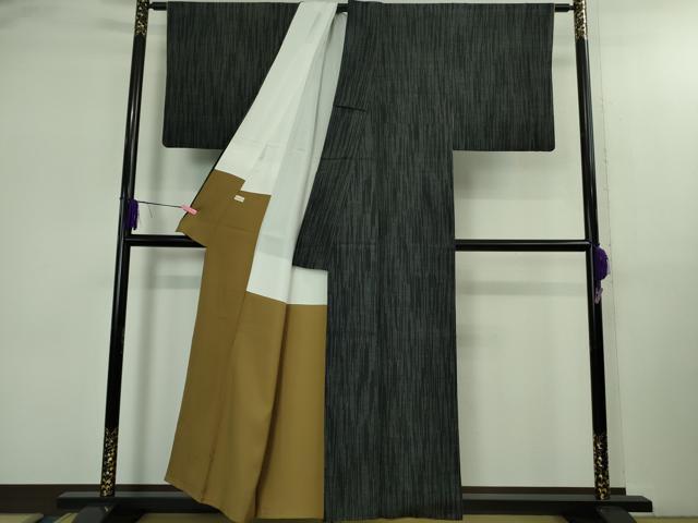 平和屋の平和屋着物●極上　結城縮　染の近江謹製　縞　黒地　結城屋　証紙付き　逸品　DZAB2796kh6｜アングル3