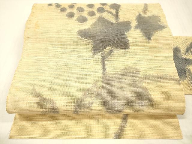 ■■■　サイズ　■■■ 長さ 355cm 幅 30cm程 ■■■　商品詳細　■■■ 【正絹】 状態は接写画像のように 太鼓・太鼓上部・胴回り・裏地に薄い汚れがございますが その他特に目立ったシミ汚れなどもなく大変良い状態です。 大変上質な逸品になります。 お安く出品致しますので、是非この機会にいかがでしょうか？ ■■■　注意事項　■■■ ■モニター発色の具合により色合いが異なる場合がございます。 ■寸法は多少の誤差が生じる場合がございますのでご了承ください。 ■縫込みの長さが左右非対称の場合は短い部分を記載しております。 左右非対称であってもご返品・お値引き等の保証は出来かねますので、ご了承の上ご購入をお願い致します。 ■シミ等のチェックには注意を払っておりますが、見落としがある場合もございますし、個人の見解も様々ですので神経質な方のご購入はお控えください。 ■箪笥に入っておりました着物や帯なので畳みシワや匂いがあるものもございます。 ■お休みは基本的に土日祝となりますが、その他臨時でお休みする場合がございますのでご了承ください。 ■商品の発送は平日のみの発送となります。 ■夜間と土曜、日曜日はお問い合わせの回答が遅れる場合がございます。 ■当店では、お直し、紋入れ、お手入れ等は承っておりません。 ■生地の状態（ヤケ、経年劣化等）によってはサイズ直しが出来ない場合がございます。 その点もどうかご了承のうえ、ご購入をお願いいたします。 ■弊社で取り扱う商品は一点ものにつき、時期や在庫状況に応じて金額が変更となる場合がございます。 ■検針は行っておりません。予めご了承いただきますようお願いいたします。 ■【洗える着物】と記載のある商品におきましては、商品お届け後に洗濯を行ってしまってからのご返品にはご対応しかねます。 念の為、専門店でのお手入れをお願いいたします。 ■着物のサイズ目安は下記を参考ください↓ ＜女性着物＞　お端折り次第で＋5cm　−1cmが着用可能サイズ 　例）身丈170cmの場合、身長160cm〜175cm ＜男性着物＞　身丈＋約25cm〜27cm程が適応身長 　例）身丈155cmの場合、身長180〜182cm
