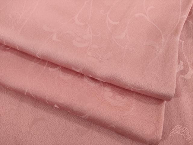 ■■■　サイズ　■■■ 身丈 170cm（肩から） 裄丈 68cm 袖丈 49cm　縫込み 4cm 袖幅 34cm 前幅 25cm 後幅 30cm 着物縫いこみ 内揚げ 0cm 裄 お袖側 約2cm　身頃側 約0cm ■■■　商品詳細　■■■ 【正絹・一つ紋】 状態は特に目立ったシミ汚れなどもなく大変良い状態です。 大変上質な逸品になります。 お安く出品致しますので、是非この機会にいかがでしょうか？ ■■■　注意事項　■■■ ■モニター発色の具合により色合いが異なる場合がございます。 ■寸法は多少の誤差が生じる場合がございますのでご了承ください。 ■縫込みの長さが左右非対称の場合は短い部分を記載しております。 左右非対称であってもご返品・お値引き等の保証は出来かねますので、ご了承の上ご購入をお願い致します。 ■シミ等のチェックには注意を払っておりますが、見落としがある場合もございますし、個人の見解も様々ですので神経質な方のご購入はお控えください。 ■箪笥に入っておりました着物や帯なので畳みシワや匂いがあるものもございます。 ■お休みは基本的に土日祝となりますが、その他臨時でお休みする場合がございますのでご了承ください。 ■商品の発送は平日のみの発送となります。 ■夜間と土曜、日曜日はお問い合わせの回答が遅れる場合がございます。 ■当店では、お直し、紋入れ、お手入れ等は承っておりません。 ■生地の状態（ヤケ、経年劣化等）によってはサイズ直しが出来ない場合がございます。 その点もどうかご了承のうえ、ご購入をお願いいたします。 ■弊社で取り扱う商品は一点ものにつき、時期や在庫状況に応じて金額が変更となる場合がございます。 ■検針は行っておりません。予めご了承いただきますようお願いいたします。 ■【洗える着物】と記載のある商品におきましては、商品お届け後に洗濯を行ってしまってからのご返品にはご対応しかねます。 念の為、専門店でのお手入れをお願いいたします。 ■着物のサイズ目安は下記を参考ください↓ ＜女性着物＞　お端折り次第で＋5?　−10?が着用可能サイズ 　例）身丈170?の場合、身長160?〜175? ＜男性着物＞　身丈＋約25?〜27?程が適応身長 　例）身丈155?の場合、身長180〜182?