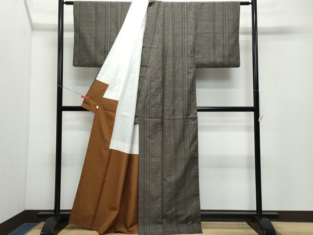 平和屋着物●結城紬　80亀甲　吉祥花文　そごう百貨店扱い　正絹　逸品　CAAY3088vf