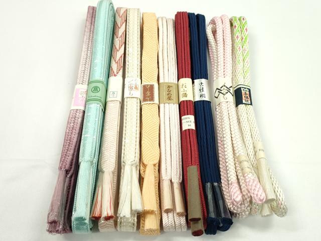 ■■■　商品詳細　■■■ 【未使用】 ※こちらのお品はまとめての出品となりますので、 サイズ等の詳細は記載しておりません。 ご理解の上でのご入札をお願い致します。 大変上質な逸品になります。 お安く出品致しますので、是非この機会にいかがでしょうか？ ■■■　注意事項　■■■ ■モニター発色の具合により色合いが異なる場合がございます。 ■寸法は多少の誤差が生じる場合がございますのでご了承ください。 ■縫込みの長さが左右非対称の場合は短い部分を記載しております。 左右非対称であってもご返品・お値引き等の保証は出来かねますので、ご了承の上ご購入をお願い致します。 ■シミ等のチェックには注意を払っておりますが、見落としがある場合もございますし、個人の見解も様々ですので神経質な方のご購入はお控えください。 ■箪笥に入っておりました着物や帯なので畳みシワや匂いがあるものもございます。 ■お休みは基本的に土日祝となりますが、その他臨時でお休みする場合がございますのでご了承ください。 ■商品の発送は平日のみの発送となります。 ■夜間と土曜、日曜日はお問い合わせの回答が遅れる場合がございます。 ■当店では、お直し、紋入れ、お手入れ等は承っておりません。 ■生地の状態（ヤケ、経年劣化等）によってはサイズ直しが出来ない場合がございます。 その点もどうかご了承のうえ、ご購入をお願いいたします。 ■弊社で取り扱う商品は一点ものにつき、時期や在庫状況に応じて金額が変更となる場合がございます。 ■検針は行っておりません。予めご了承いただきますようお願いいたします。 ■【洗える着物】と記載のある商品におきましては、商品お届け後に洗濯を行ってしまってからのご返品にはご対応しかねます。 念の為、専門店でのお手入れをお願いいたします。 ■写真に写っている物が全てになります。それ以外の付属品はございませんのでご了承ください。 ■着物のサイズ目安は下記を参考ください↓ ＜女性着物＞　お端折り次第で＋5cm　−1cmが着用可能サイズ 　例）身丈170cmの場合、身長160cm〜175cm ＜男性着物＞　身丈＋約25cm〜27cm程が適応身長 　例）身丈155cmの場合、身長180〜182cm