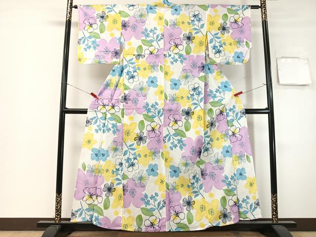 ■■■　サイズ　■■■ 身丈 157cm（肩から） 裄丈 62.5cm 袖丈 45.5cm　縫込み 1cm 袖幅 30.5cm 前幅 23cm 後幅 29cm 着物縫いこみ 内揚げ 0cm 裄 お袖側 約1cm　身頃側 約1cm ■■■　商品詳細　■■■ 【綿】 状態は特に目立ったシミ汚れなどもなく大変良い状態です。 大変上質な逸品になります。 お安く出品致しますので、是非この機会にいかがでしょうか？ ■■■　注意事項　■■■ ■モニター発色の具合により色合いが異なる場合がございます。 ■寸法は多少の誤差が生じる場合がございますのでご了承ください。 ■縫込みの長さが左右非対称の場合は短い部分を記載しております。 左右非対称であってもご返品・お値引き等の保証は出来かねますので、ご了承の上ご購入をお願い致します。 ■シミ等のチェックには注意を払っておりますが、見落としがある場合もございますし、個人の見解も様々ですので神経質な方のご購入はお控えください。 ■箪笥に入っておりました着物や帯なので畳みシワや匂いがあるものもございます。 ■お休みは基本的に土日祝となりますが、その他臨時でお休みする場合がございますのでご了承ください。 ■商品の発送は平日のみの発送となります。 ■夜間と土曜、日曜日はお問い合わせの回答が遅れる場合がございます。 ■当店では、お直し、紋入れ、お手入れ等は承っておりません。 ■生地の状態（ヤケ、経年劣化等）によってはサイズ直しが出来ない場合がございます。 その点もどうかご了承のうえ、ご購入をお願いいたします。 ■弊社で取り扱う商品は一点ものにつき、時期や在庫状況に応じて金額が変更となる場合がございます。 ■検針は行っておりません。予めご了承いただきますようお願いいたします。 ■【洗える着物】と記載のある商品におきましては、商品お届け後に洗濯を行ってしまってからのご返品にはご対応しかねます。 念の為、専門店でのお手入れをお願いいたします。 ■写真に写っている物が全てになります。それ以外の付属品はございませんのでご了承ください。 ■状態に関する写真につきましては、掲載可能な写真枚数に限りがあるため、各箇所につき1枚参考画像を掲載しております。 ■着物のサイズ目安は下記を参考ください↓ ＜女性着物＞　お端折り次第で＋5cm　－1cmが着用可能サイズ 　例）身丈170cmの場合、身長160cm～175cm ＜男性着物＞　身丈＋約25cm～27cm程が適応身長 　例）身丈155cmの場合、身長180～182cm
