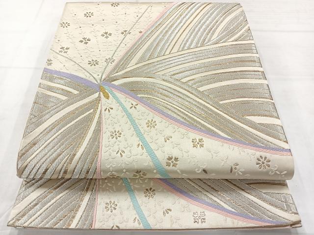 ■■■　サイズ　■■■ 長さ 438cm 幅 30.5cm程 ■■■　商品詳細　■■■ 【正絹・芯なし】 詳細に関しましては、画像をご確認ください。 大変上質な逸品になります。 お安く出品致しますので、是非この機会にいかがでしょうか？ ■■■　注意事項　■■■ ■モニター発色の具合により色合いが異なる場合がございます。 ■寸法は多少の誤差が生じる場合がございますのでご了承ください。 ■縫込みの長さが左右非対称の場合は短い部分を記載しております。 左右非対称であってもご返品・お値引き等の保証は出来かねますので、ご了承の上ご購入をお願い致します。 ■シミ等のチェックには注意を払っておりますが、見落としがある場合もございますし、個人の見解も様々ですので神経質な方のご購入はお控えください。 ■箪笥に入っておりました着物や帯なので畳みシワや匂いがあるものもございます。 ■お休みは基本的に土日祝となりますが、その他臨時でお休みする場合がございますのでご了承ください。 ■商品の発送は平日のみの発送となります。 ■夜間と土曜、日曜日はお問い合わせの回答が遅れる場合がございます。 ■当店では、お直し、紋入れ、お手入れ等は承っておりません。 ■生地の状態（ヤケ、経年劣化等）によってはサイズ直しが出来ない場合がございます。 その点もどうかご了承のうえ、ご購入をお願いいたします。 ■弊社で取り扱う商品は一点ものにつき、時期や在庫状況に応じて金額が変更となる場合がございます。 ■検針は行っておりません。予めご了承いただきますようお願いいたします。 ■【洗える着物】と記載のある商品におきましては、商品お届け後に洗濯を行ってしまってからのご返品にはご対応しかねます。 念の為、専門店でのお手入れをお願いいたします。 ■着物のサイズ目安は下記を参考ください↓ ＜女性着物＞　お端折り次第で＋5cm　−1cmが着用可能サイズ 　例）身丈170cmの場合、身長160cm〜175cm ＜男性着物＞　身丈＋約25cm〜27cm程が適応身長 　例）身丈155cmの場合、身長180〜182cm