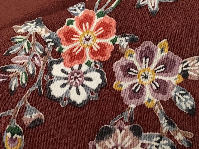 ◾️はんなり桜色◾️ 吉祥花文の上品なお着物/小紋金彩鬼しぼ縮緬正絹 銀座【D-4002】縮緬地 小紋 鈍色 桜の枝花の図 :身丈163/裄68.5 - 銀座