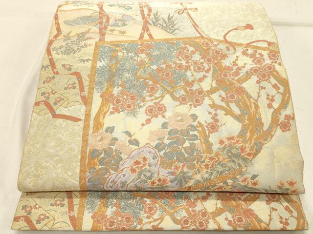 ■■■　サイズ　■■■ 長さ 424cm 幅 32cm程 ■■■　商品詳細　■■■ 【正絹】 詳細に関しましては、画像をご確認ください。 山喜織物「萬葉」といえば紹巴織。 二重の経糸にて織り上げられているので織味は極めて滑らか。 平面な地ながらも繊細で細かな織りなので 浮かび上がるような立体感を存分にご堪能頂けます。 また非常にしなやかな織りあがりで、 年月が経っても風合いが衰えることがないので 子々孫々と長く長くご愛用頂けるかと思います。 大変上質な逸品になります。 お安く出品致しますので、是非この機会にいかがでしょうか？ ■■■　注意事項　■■■ ■モニター発色の具合により色合いが異なる場合がございます。 ■寸法は多少の誤差が生じる場合がございますのでご了承ください。 ■縫込みの長さが左右非対称の場合は短い部分を記載しております。 左右非対称であってもご返品・お値引き等の保証は出来かねますので、ご了承の上ご購入をお願い致します。 ■シミ等のチェックには注意を払っておりますが、見落としがある場合もございますし、個人の見解も様々ですので神経質な方のご購入はお控えください。 ■箪笥に入っておりました着物や帯なので畳みシワや匂いがあるものもございます。 ■お休みは基本的に土日祝となりますが、その他臨時でお休みする場合がございますのでご了承ください。 ■商品の発送は平日のみの発送となります。 ■夜間と土曜、日曜日はお問い合わせの回答が遅れる場合がございます。 ■当店では、お直し、紋入れ、お手入れ等は承っておりません。 ■生地の状態（ヤケ、経年劣化等）によってはサイズ直しが出来ない場合がございます。 その点もどうかご了承のうえ、ご購入をお願いいたします。 ■弊社で取り扱う商品は一点ものにつき、時期や在庫状況に応じて金額が変更となる場合がございます。 ■検針は行っておりません。予めご了承いただきますようお願いいたします。 ■【洗える着物】と記載のある商品におきましては、商品お届け後に洗濯を行ってしまってからのご返品にはご対応しかねます。 念の為、専門店でのお手入れをお願いいたします。 ■着物のサイズ目安は下記を参考ください↓ ＜女性着物＞　お端折り次第で＋5cm　−1cmが着用可能サイズ 　例）身丈170cmの場合、身長160cm〜175cm ＜男性着物＞　身丈＋約25cm〜27cm程が適応身長 　例）身丈155cmの場合、身長180〜182cm