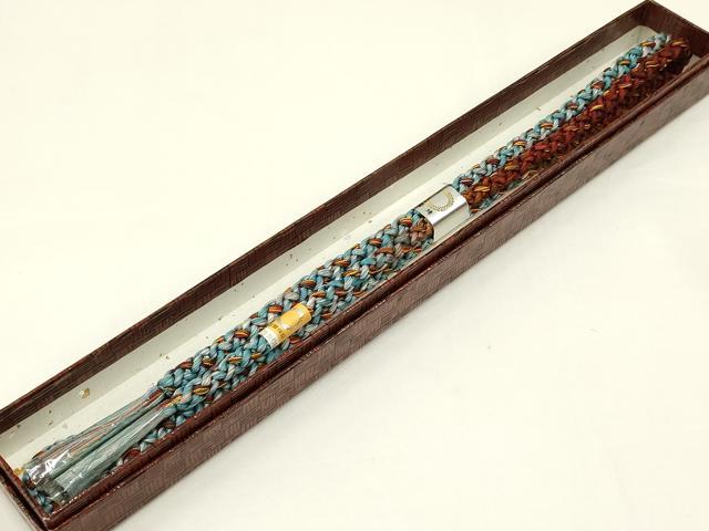 ■■■　商品詳細　■■■ 【正絹・未使用】 状態は特に目立ったシミ汚れなどもなく大変良い状態です。 大変上質な逸品になります。 お安く出品致しますので、是非この機会にいかがでしょうか？ ■■■　注意事項　■■■ ■モニター発色の具合により色合いが異なる場合がございます。 ■寸法は多少の誤差が生じる場合がございますのでご了承ください。 ■縫込みの長さが左右非対称の場合は短い部分を記載しております。 左右非対称であってもご返品・お値引き等の保証は出来かねますので、ご了承の上ご購入をお願い致します。 ■シミ等のチェックには注意を払っておりますが、見落としがある場合もございますし、個人の見解も様々ですので神経質な方のご購入はお控えください。 ■箪笥に入っておりました着物や帯なので畳みシワや匂いがあるものもございます。 ■お休みは基本的に土日祝となりますが、その他臨時でお休みする場合がございますのでご了承ください。 ■商品の発送は平日のみの発送となります。 ■夜間と土曜、日曜日はお問い合わせの回答が遅れる場合がございます。 ■当店では、お直し、紋入れ、お手入れ等は承っておりません。 ■生地の状態（ヤケ、経年劣化等）によってはサイズ直しが出来ない場合がございます。 その点もどうかご了承のうえ、ご購入をお願いいたします。 ■弊社で取り扱う商品は一点ものにつき、時期や在庫状況に応じて金額が変更となる場合がございます。 ■検針は行っておりません。予めご了承いただきますようお願いいたします。 ■【洗える着物】と記載のある商品におきましては、商品お届け後に洗濯を行ってしまってからのご返品にはご対応しかねます。 念の為、専門店でのお手入れをお願いいたします。 ■着物のサイズ目安は下記を参考ください↓ ＜女性着物＞　お端折り次第で＋5?　−10?が着用可能サイズ 　例）身丈170?の場合、身長160?〜175? ＜男性着物＞　身丈＋約25?〜27?程が適応身長 　例）身丈155?の場合、身長180〜182?