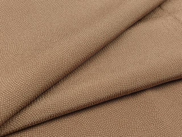 ■■■　サイズ　■■■ 身丈 163cm（肩から） 裄丈 66cm 袖丈 46cm　縫込み 9cm 袖幅 34cm 前幅 25cm 後幅 30cm 着物縫いこみ 内揚げ 4cm 裄 お袖側 約0cm　身頃側 約2cm ■■■　商品詳細　■■■ 【正絹】 状態は接写画像のように右袖後に汚れがございますが その他特に目立ったシミ汚れなどもなく大変良い状態です。 大変上質な逸品になります。 お安く出品致しますので、是非この機会にいかがでしょうか？ ■■■　注意事項　■■■ ■モニター発色の具合により色合いが異なる場合がございます。 ■寸法は多少の誤差が生じる場合がございますのでご了承ください。 ■縫込みの長さが左右非対称の場合は短い部分を記載しております。 左右非対称であってもご返品・お値引き等の保証は出来かねますので、ご了承の上ご購入をお願い致します。 ■シミ等のチェックには注意を払っておりますが、見落としがある場合もございますし、個人の見解も様々ですので神経質な方のご購入はお控えください。 ■箪笥に入っておりました着物や帯なので畳みシワや匂いがあるものもございます。 ■お休みは基本的に土日祝となりますが、その他臨時でお休みする場合がございますのでご了承ください。 ■商品の発送は平日のみの発送となります。 ■夜間と土曜、日曜日はお問い合わせの回答が遅れる場合がございます。 ■当店では、お直し、紋入れ、お手入れ等は承っておりません。 ■生地の状態（ヤケ、経年劣化等）によってはサイズ直しが出来ない場合がございます。 その点もどうかご了承のうえ、ご購入をお願いいたします。 ■弊社で取り扱う商品は一点ものにつき、時期や在庫状況に応じて金額が変更となる場合がございます。 ■検針は行っておりません。予めご了承いただきますようお願いいたします。 ■【洗える着物】と記載のある商品におきましては、商品お届け後に洗濯を行ってしまってからのご返品にはご対応しかねます。 念の為、専門店でのお手入れをお願いいたします。 ■着物のサイズ目安は下記を参考ください↓ ＜女性着物＞　お端折り次第で＋5?　−10?が着用可能サイズ 　例）身丈170?の場合、身長160?〜175? ＜男性着物＞　身丈＋約25?〜27?程が適応身長 　例）身丈155?の場合、身長180〜182?