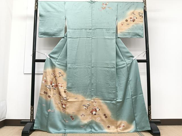 ■■■　サイズ　■■■ 身丈 168cm（肩から） 裄丈 68cm 袖丈 49cm　縫込み 5cm 袖幅 33cm 前幅 24.5cm 後幅 30cm 着物縫いこみ 内揚げ 2cm 裄 お袖側 約2cm　身頃側 約0cm ■■■　商品詳細　■■■ 【正絹・一つ紋】 状態は画像を添付しておりますので、そちらをご確認下さいますよう宜しくお願い致します。 大変上質な逸品になります。 お安く出品致しますので、是非この機会にいかがでしょうか？ ■■■　注意事項　■■■ ■モニター発色の具合により色合いが異なる場合がございます。 ■寸法は多少の誤差が生じる場合がございますのでご了承ください。 ■縫込みの長さが左右非対称の場合は短い部分を記載しております。 左右非対称であってもご返品・お値引き等の保証は出来かねますので、ご了承の上ご購入をお願い致します。 ■シミ等のチェックには注意を払っておりますが、見落としがある場合もございますし、個人の見解も様々ですので神経質な方のご購入はお控えください。 ■箪笥に入っておりました着物や帯なので畳みシワや匂いがあるものもございます。 ■お休みは基本的に土日祝となりますが、その他臨時でお休みする場合がございますのでご了承ください。 ■商品の発送は平日のみの発送となります。 ■夜間と土曜、日曜日はお問い合わせの回答が遅れる場合がございます。 ■当店では、お直し、紋入れ、お手入れ等は承っておりません。 ■生地の状態（ヤケ、経年劣化等）によってはサイズ直しが出来ない場合がございます。 その点もどうかご了承のうえ、ご購入をお願いいたします。 ■弊社で取り扱う商品は一点ものにつき、時期や在庫状況に応じて金額が変更となる場合がございます。 ■検針は行っておりません。予めご了承いただきますようお願いいたします。 ■【洗える着物】と記載のある商品におきましては、商品お届け後に洗濯を行ってしまってからのご返品にはご対応しかねます。 念の為、専門店でのお手入れをお願いいたします。 ■写真に写っている物が全てになります。それ以外の付属品はございませんのでご了承ください。 ■状態に関する写真につきましては、掲載可能な写真枚数に限りがあるため、各箇所につき1枚参考画像を掲載しております。 ■着物のサイズ目安は下記を参考ください↓ ＜女性着物＞　お端折り次第で＋5cm　－1cmが着用可能サイズ 　例）身丈170cmの場合、身長160cm～175cm ＜男性着物＞　身丈＋約25cm～27cm程が適応身長 　例）身丈155cmの場合、身長180～182cm
