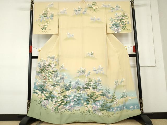 ■■■　サイズ　■■■ 身丈 161cm（肩から） 裄丈 67cm 袖丈 48cm　縫込み 5.5cm 袖幅 34cm 前幅 26cm 後幅 30.5cm 着物縫いこみ 内揚げ 1.5cm 裄 お袖側 約1cm　身頃側 約1cm ■■■　商品詳細　■■■ 【正絹】 状態は接写画像のように衿・袖口に汚れ、衿山・両袖・後身頃に薄い汚れがございますが その他特に目立ったシミ汚れなどもなく大変良い状態です。 大変上質な逸品になります。 お安く出品致しますので、是非この機会にいかがでしょうか？ ■■■　注意事項　■■■ ■モニター発色の具合により色合いが異なる場合がございます。 ■寸法は多少の誤差が生じる場合がございますのでご了承ください。 ■縫込みの長さが左右非対称の場合は短い部分を記載しております。 左右非対称であってもご返品・お値引き等の保証は出来かねますので、ご了承の上ご購入をお願い致します。 ■シミ等のチェックには注意を払っておりますが、見落としがある場合もございますし、個人の見解も様々ですので神経質な方のご購入はお控えください。 ■箪笥に入っておりました着物や帯なので畳みシワや匂いがあるものもございます。 ■お休みは基本的に土日祝となりますが、その他臨時でお休みする場合がございますのでご了承ください。 ■商品の発送は平日のみの発送となります。 ■夜間と土曜、日曜日はお問い合わせの回答が遅れる場合がございます。 ■当店では、お直し、紋入れ、お手入れ等は承っておりません。 ■生地の状態（ヤケ、経年劣化等）によってはサイズ直しが出来ない場合がございます。 その点もどうかご了承のうえ、ご購入をお願いいたします。 ■弊社で取り扱う商品は一点ものにつき、時期や在庫状況に応じて金額が変更となる場合がございます。 ■検針は行っておりません。予めご了承いただきますようお願いいたします。 ■【洗える着物】と記載のある商品におきましては、商品お届け後に洗濯を行ってしまってからのご返品にはご対応しかねます。 念の為、専門店でのお手入れをお願いいたします。 ■着物のサイズ目安は下記を参考ください↓ ＜女性着物＞　お端折り次第で＋5cm　−1cmが着用可能サイズ 　例）身丈170cmの場合、身長160cm〜175cm ＜男性着物＞　身丈＋約25cm〜27cm程が適応身長 　例）身丈155cmの場合、身長180〜182cm