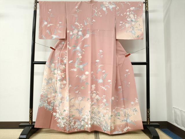 ■■■　サイズ　■■■ 身丈 160.5cm（肩から） 裄丈 66cm 袖丈 49cm　縫込み 4cm 袖幅 34cm 前幅 24.5cm 後幅 29cm 着物縫いこみ 内揚げ 7cm 裄 お袖側 約2cm　身頃側 約3cm ■■■　商品詳細　■■■ 【正絹】 状態は接写画像のように衿山に薄い汚れがございますが その他特に目立ったシミ汚れなどもなく大変良い状態です。 大変上質な逸品になります。 お