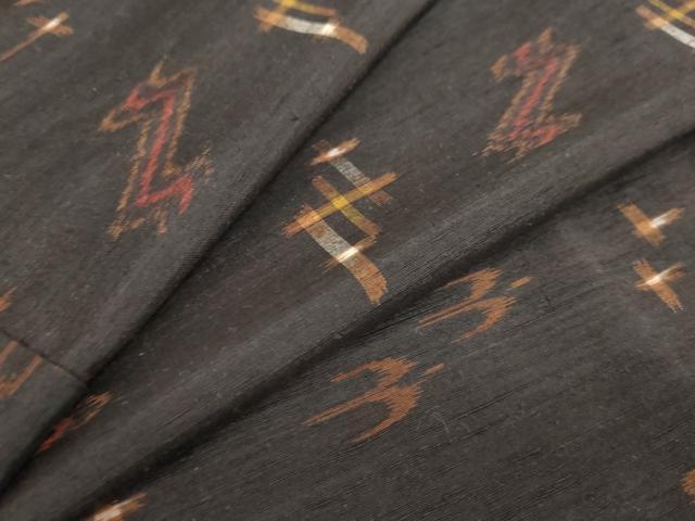 平和屋着物●国指定重要無形文化財　本場久米島紬　手織　絣文様　正絹　逸品　DAAW5419ud