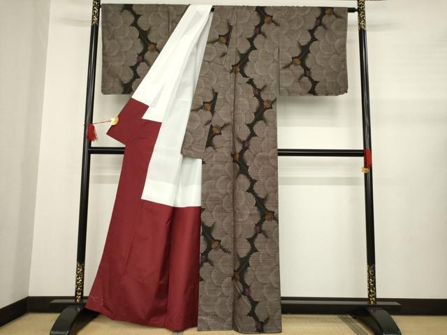 平和屋着物●本場大島紬　純泥染め　カタス7マルキ　雪輪重ね文　酒井織物謹製　証紙付き　正絹　逸品　AABA9514ck