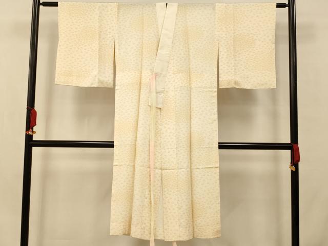 ■■■　サイズ　■■■ 身丈 124.5cm（肩から） 裄丈 62.5cm 袖丈 48cm　縫込み 5cm 袖幅 31.5cm 前幅 25.5cm 後幅 31cm 着物縫いこみ 内揚げ 7cm 裄 お袖側 約4cm　身頃側 約1cm ■■■　商品詳細　■■■ 【正絹】 状態は画像を添付しておりますので、そちらをご確認下さいますよう宜しくお願い致します。 大変上質な逸品になります。 お安く出品致しますので、是非この機会にいかがでしょうか？ ■■■　注意事項　■■■ ■モニター発色の具合により色合いが異なる場合がございます。 ■寸法は多少の誤差が生じる場合がございますのでご了承ください。 ■縫込みの長さが左右非対称の場合は短い部分を記載しております。 左右非対称であってもご返品・お値引き等の保証は出来かねますので、ご了承の上ご購入をお願い致します。 ■シミ等のチェックには注意を払っておりますが、見落としがある場合もございますし、個人の見解も様々ですので神経質な方のご購入はお控えください。 ■箪笥に入っておりました着物や帯なので畳みシワや匂いがあるものもございます。 ■お休みは基本的に土日祝となりますが、その他臨時でお休みする場合がございますのでご了承ください。 ■商品の発送は平日のみの発送となります。 ■夜間と土曜、日曜日はお問い合わせの回答が遅れる場合がございます。 ■当店では、お直し、紋入れ、お手入れ等は承っておりません。 ■生地の状態（ヤケ、経年劣化等）によってはサイズ直しが出来ない場合がございます。 その点もどうかご了承のうえ、ご購入をお願いいたします。 ■弊社で取り扱う商品は一点ものにつき、時期や在庫状況に応じて金額が変更となる場合がございます。 ■検針は行っておりません。予めご了承いただきますようお願いいたします。 ■【洗える着物】と記載のある商品におきましては、商品お届け後に洗濯を行ってしまってからのご返品にはご対応しかねます。 念の為、専門店でのお手入れをお願いいたします。 ■着物のサイズ目安は下記を参考ください↓ ＜女性着物＞　お端折り次第で＋5cm　−1cmが着用可能サイズ 　例）身丈170cmの場合、身長160cm〜175cm ＜男性着物＞　身丈＋約25cm〜27cm程が適応身長 　例）身丈155cmの場合、身長180〜182cm