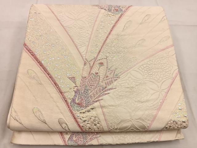 ■■■　サイズ　■■■ 長さ 414cm 幅 30.5cm程 ■■■　商品詳細　■■■ 【正絹】 詳細に関しましては、画像をご確認ください。 大変上質な逸品になります。 お安く出品致しますので、是非この機会にいかがでしょうか？ ■■■　注意事項　■■■ ■モニター発色の具合により色合いが異なる場合がございます。 ■寸法は多少の誤差が生じる場合がございますのでご了承ください。 ■縫込みの長さが左右非対称の場合は短い部分を記載しております。 左右非対称であってもご返品・お値引き等の保証は出来かねますので、ご了承の上ご購入をお願い致します。 ■シミ等のチェックには注意を払っておりますが、見落としがある場合もございますし、個人の見解も様々ですので神経質な方のご購入はお控えください。 ■箪笥に入っておりました着物や帯なので畳みシワや匂いがあるものもございます。 ■お休みは基本的に土日祝となりますが、その他臨時でお休みする場合がございますのでご了承ください。 ■商品の発送は平日のみの発送となります。 ■夜間と土曜、日曜日はお問い合わせの回答が遅れる場合がございます。 ■当店では、お直し、紋入れ、お手入れ等は承っておりません。 ■生地の状態（ヤケ、経年劣化等）によってはサイズ直しが出来ない場合がございます。 その点もどうかご了承のうえ、ご購入をお願いいたします。 ■弊社で取り扱う商品は一点ものにつき、時期や在庫状況に応じて金額が変更となる場合がございます。 ■検針は行っておりません。予めご了承いただきますようお願いいたします。 ■【洗える着物】と記載のある商品におきましては、商品お届け後に洗濯を行ってしまってからのご返品にはご対応しかねます。 念の為、専門店でのお手入れをお願いいたします。 ■着物のサイズ目安は下記を参考ください↓ ＜女性着物＞　お端折り次第で＋5cm　−1cmが着用可能サイズ 　例）身丈170cmの場合、身長160cm〜175cm ＜男性着物＞　身丈＋約25cm〜27cm程が適応身長 　例）身丈155cmの場合、身長180〜182cm