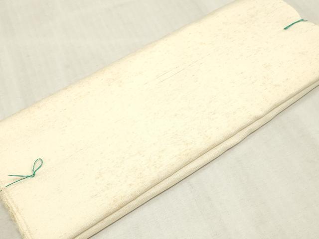 ■■■　サイズ　■■■ 長さ　　羽尺分あり 幅　　　約35.5cm ■■■　商品詳細　■■■ 【正絹・未使用】 状態は接写画像のように表地所々・裏面所々に汚れがございます。 大変上質な逸品になります。 お安く出品致しますので、是非この機会にいかがでしょうか？ ■■■　注意事項　■■■ ■モニター発色の具合により色合いが異なる場合がございます。 ■寸法は多少の誤差が生じる場合がございますのでご了承ください。 ■縫込みの長さが左右非対称の場合は短い部分を記載しております。 左右非対称であってもご返品・お値引き等の保証は出来かねますので、ご了承の上ご購入をお願い致します。 ■シミ等のチェックには注意を払っておりますが、見落としがある場合もございますし、個人の見解も様々ですので神経質な方のご購入はお控えください。 ■箪笥に入っておりました着物や帯なので畳みシワや匂いがあるものもございます。 ■お休みは基本的に土日祝となりますが、その他臨時でお休みする場合がございますのでご了承ください。 ■商品の発送は平日のみの発送となります。 ■夜間と土曜、日曜日はお問い合わせの回答が遅れる場合がございます。 ■当店では、お直し、紋入れ、お手入れ等は承っておりません。 ■生地の状態（ヤケ、経年劣化等）によってはサイズ直しが出来ない場合がございます。 その点もどうかご了承のうえ、ご購入をお願いいたします。 ■弊社で取り扱う商品は一点ものにつき、時期や在庫状況に応じて金額が変更となる場合がございます。 ■検針は行っておりません。予めご了承いただきますようお願いいたします。 ■【洗える着物】と記載のある商品におきましては、商品お届け後に洗濯を行ってしまってからのご返品にはご対応しかねます。 念の為、専門店でのお手入れをお願いいたします。 ■写真に写っている物が全てになります。それ以外の付属品はございませんのでご了承ください。 ■状態に関する写真につきましては、掲載可能な写真枚数に限りがあるため、各箇所につき1枚参考画像を掲載しております。 ■着物のサイズ目安は下記を参考ください↓ ＜女性着物＞　お端折り次第で＋5cm　−1cmが着用可能サイズ 　例）身丈170cmの場合、身長160cm〜175cm ＜男性着物＞　身丈＋約25cm〜27cm程が適応身長 　例）身丈155cmの場合、身長180〜182cm