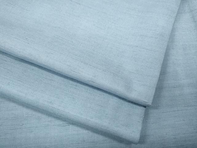 ■■■　サイズ　■■■ 身丈 155cm（肩から） 裄丈 63cm 袖丈 49cm　縫込み 5cm 袖幅 32.5cm 前幅 22.5cm 後幅 27cm 着物縫いこみ 内揚げ 5cm 裄 お袖側 約8cm　身頃側 約5cm ■■■　商品詳細　■■■ 【正絹・一つ紋・バチ衿】 状態は接写画像のように右袖に薄い汚れがございますが その他特に目立ったシミ汚れなどもなく大変良い状態です。 大変上質な逸品になります。 お安く出品致しますので、是非この機会にいかがでしょうか？ ■■■　注意事項　■■■ ■モニター発色の具合により色合いが異なる場合がございます。 ■寸法は多少の誤差が生じる場合がございますのでご了承ください。 ■縫込みの長さが左右非対称の場合は短い部分を記載しております。 左右非対称であってもご返品・お値引き等の保証は出来かねますので、ご了承の上ご購入をお願い致します。 ■シミ等のチェックには注意を払っておりますが、見落としがある場合もございますし、個人の見解も様々ですので神経質な方のご購入はお控えください。 ■箪笥に入っておりました着物や帯なので畳みシワや匂いがあるものもございます。 ■お休みは基本的に土日祝となりますが、その他臨時でお休みする場合がございますのでご了承ください。 ■商品の発送は平日のみの発送となります。 ■夜間と土曜、日曜日はお問い合わせの回答が遅れる場合がございます。 ■当店では、お直し、紋入れ、お手入れ等は承っておりません。 ■生地の状態（ヤケ、経年劣化等）によってはサイズ直しが出来ない場合がございます。 その点もどうかご了承のうえ、ご購入をお願いいたします。 ■弊社で取り扱う商品は一点ものにつき、時期や在庫状況に応じて金額が変更となる場合がございます。 ■検針は行っておりません。予めご了承いただきますようお願いいたします。 ■【洗える着物】と記載のある商品におきましては、商品お届け後に洗濯を行ってしまってからのご返品にはご対応しかねます。 念の為、専門店でのお手入れをお願いいたします。 ■着物のサイズ目安は下記を参考ください↓ ＜女性着物＞　お端折り次第で＋5cm　−1cmが着用可能サイズ 　例）身丈170cmの場合、身長160cm〜175cm ＜男性着物＞　身丈＋約25cm〜27cm程が適応身長 　例）身丈155cmの場合、身長180〜182cm