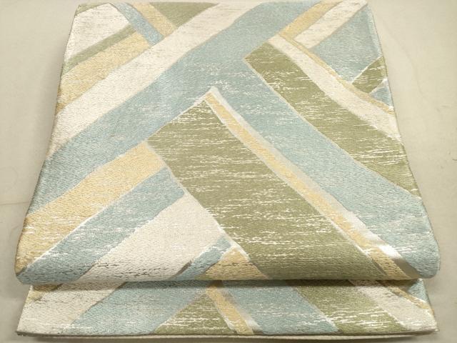 ■■■　サイズ　■■■ 長さ 444cm 幅 30.5cm程 ■■■　商品詳細　■■■ 【正絹】 詳細に関しましては、画像をご確認ください。 大変上質な逸品になります。 お安く出品致しますので、是非この機会にいかがでしょうか？ ■■■　注意事項　■■■ ■モニター発色の具合により色合いが異なる場合がございます。 ■寸法は多少の誤差が生じる場合がございますのでご了承ください。 ■縫込みの長さが左右非対称の場合は短い部分を記載しております。 左右非対称であってもご返品・お値引き等の保証は出来かねますので、ご了承の上ご購入をお願い致します。 ■シミ等のチェックには注意を払っておりますが、見落としがある場合もございますし、個人の見解も様々ですので神経質な方のご購入はお控えください。 ■箪笥に入っておりました着物や帯なので畳みシワや匂いがあるものもございます。 ■お休みは基本的に土日祝となりますが、その他臨時でお休みする場合がございますのでご了承ください。 ■商品の発送は平日のみの発送となります。 ■夜間と土曜、日曜日はお問い合わせの回答が遅れる場合がございます。 ■当店では、お直し、紋入れ、お手入れ等は承っておりません。 ■生地の状態（ヤケ、経年劣化等）によってはサイズ直しが出来ない場合がございます。 その点もどうかご了承のうえ、ご購入をお願いいたします。 ■弊社で取り扱う商品は一点ものにつき、時期や在庫状況に応じて金額が変更となる場合がございます。 ■検針は行っておりません。予めご了承いただきますようお願いいたします。 ■【洗える着物】と記載のある商品におきましては、商品お届け後に洗濯を行ってしまってからのご返品にはご対応しかねます。 念の為、専門店でのお手入れをお願いいたします。 ■着物のサイズ目安は下記を参考ください↓ ＜女性着物＞　お端折り次第で＋5cm　−1cmが着用可能サイズ 　例）身丈170cmの場合、身長160cm〜175cm ＜男性着物＞　身丈＋約25cm〜27cm程が適応身長 　例）身丈155cmの場合、身長180〜182cm