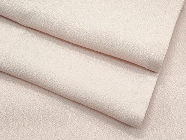 ■■■　サイズ　■■■ 身丈 160cm（肩から） 裄丈 70.5cm 袖丈 47.5cm　縫込み 1.5cm 袖幅 36.5cm 前幅 24cm 後幅 29.5cm 着物縫いこみ 内揚げ 0cm 裄 お袖側 約0cm　身頃側 約0cm ■■■　商品詳細　■■■ 【化繊・一つ紋】 状態は接写画像のように上前に汚れ、左袖後に薄い汚れがございますが その他特に目立ったシミ汚れなどもなく大変良い状態です。 お安く出品致しますので、是非この機会にいかがでしょうか？※ご自身で洗濯された場合の保証はできかねます。 専門店にご相談ください。 ■■■　注意事項　■■■ ■モニター発色の具合により色合いが異なる場合がございます。 ■寸法は多少の誤差が生じる場合がございますのでご了承ください。 ■縫込みの長さが左右非対称の場合は短い部分を記載しております。 左右非対称であってもご返品・お値引き等の保証は出来かねますので、ご了承の上ご購入をお願い致します。 ■シミ等のチェックには注意を払っておりますが、見落としがある場合もございますし、個人の見解も様々ですので神経質な方のご購入はお控えください。 ■箪笥に入っておりました着物や帯なので畳みシワや匂いがあるものもございます。 ■お休みは基本的に土日祝となりますが、その他臨時でお休みする場合がございますのでご了承ください。 ■商品の発送は平日のみの発送となります。 ■夜間と土曜、日曜日はお問い合わせの回答が遅れる場合がございます。 ■当店では、お直し、紋入れ、お手入れ等は承っておりません。 ■生地の状態（ヤケ、経年劣化等）によってはサイズ直しが出来ない場合がございます。 その点もどうかご了承のうえ、ご購入をお願いいたします。 ■弊社で取り扱う商品は一点ものにつき、時期や在庫状況に応じて金額が変更となる場合がございます。 ■検針は行っておりません。予めご了承いただきますようお願いいたします。 ■【洗える着物】と記載のある商品におきましては、商品お届け後に洗濯を行ってしまってからのご返品にはご対応しかねます。 念の為、専門店でのお手入れをお願いいたします。 ■着物のサイズ目安は下記を参考ください↓ ＜女性着物＞　お端折り次第で＋5cm　−1cmが着用可能サイズ 　例）身丈170cmの場合、身長160cm〜175cm ＜男性着物＞　身丈＋約25cm〜27cm程が適応身長 　例）身丈155cmの場合、身長180〜182cm