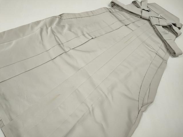 ■■■　サイズ　■■■ 紐下丈　約84.5cm ■■■　商品詳細　■■■ 【正絹】 状態は接写画像のように表地所々に薄い汚れがございます。 大変上質な逸品になりますのでぜひお手入れをされてお召しになられてはいかがでしょうか。 お安く出品致しますので、是非この機会にいかがでしょうか？ ■■■　注意事項　■■■ ■モニター発色の具合により色合いが異なる場合がございます。 ■寸法は多少の誤差が生じる場合がございますのでご了承ください。 ■縫込みの長さが左右非対称の場合は短い部分を記載しております。 左右非対称であってもご返品・お値引き等の保証は出来かねますので、ご了承の上ご購入をお願い致します。 ■シミ等のチェックには注意を払っておりますが、見落としがある場合もございますし、個人の見解も様々ですので神経質な方のご購入はお控えください。 ■箪笥に入っておりました着物や帯なので畳みシワや匂いがあるものもございます。 ■お休みは基本的に土日祝となりますが、その他臨時でお休みする場合がございますのでご了承ください。 ■商品の発送は平日のみの発送となります。 ■夜間と土曜、日曜日はお問い合わせの回答が遅れる場合がございます。 ■当店では、お直し、紋入れ、お手入れ等は承っておりません。 ■生地の状態（ヤケ、経年劣化等）によってはサイズ直しが出来ない場合がございます。 その点もどうかご了承のうえ、ご購入をお願いいたします。 ■弊社で取り扱う商品は一点ものにつき、時期や在庫状況に応じて金額が変更となる場合がございます。 ■検針は行っておりません。予めご了承いただきますようお願いいたします。 ■【洗える着物】と記載のある商品におきましては、商品お届け後に洗濯を行ってしまってからのご返品にはご対応しかねます。 念の為、専門店でのお手入れをお願いいたします。 ■写真に写っている物が全てになります。それ以外の付属品はございませんのでご了承ください。 ■状態に関する写真につきましては、掲載可能な写真枚数に限りがあるため、各箇所につき1枚参考画像を掲載しております。 ■着物のサイズ目安は下記を参考ください↓ ＜女性着物＞　お端折り次第で＋5cm　－1cmが着用可能サイズ 　例）身丈170cmの場合、身長160cm～175cm ＜男性着物＞　身丈＋約25cm～27cm程が適応身長 　例）身丈155cmの場合、身長180～182cm